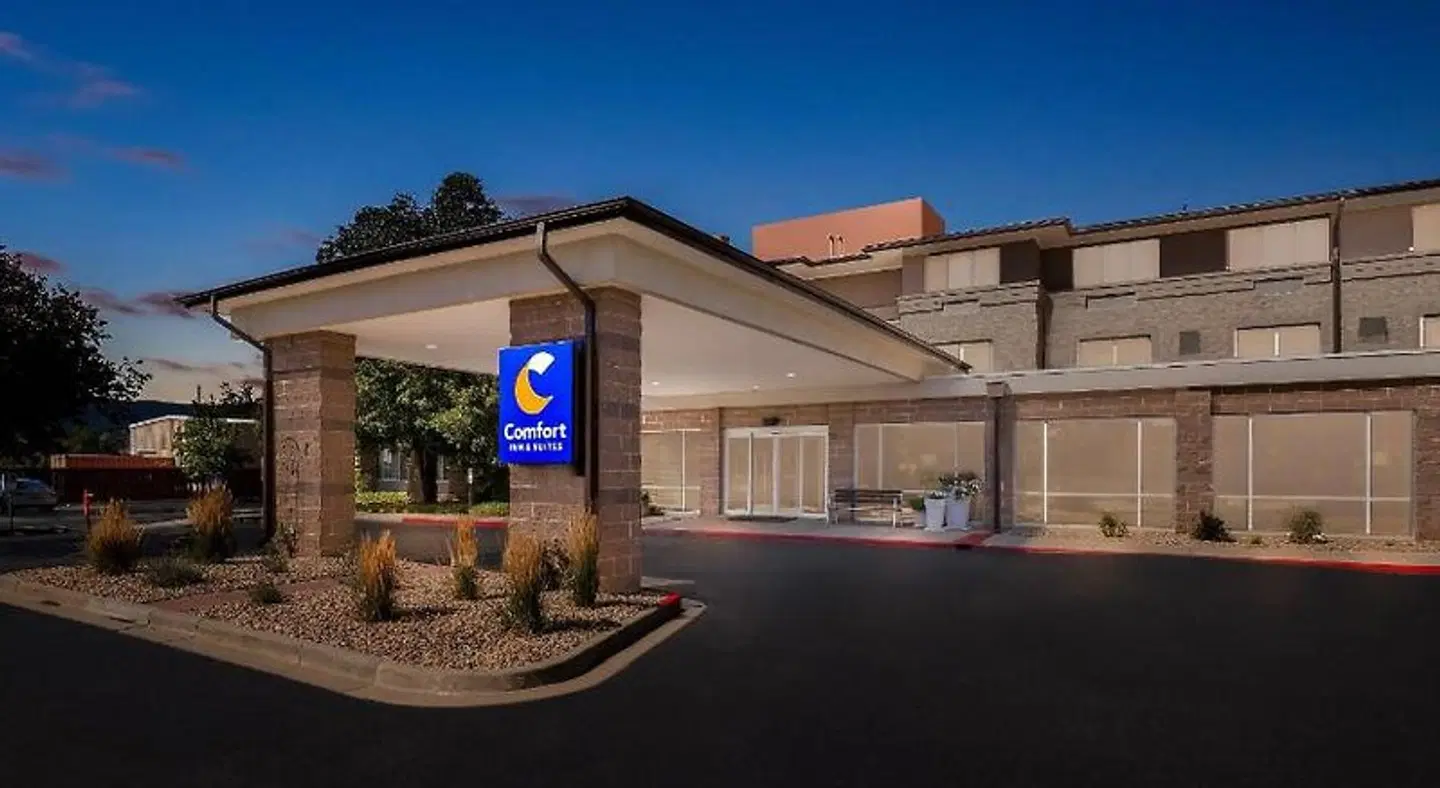 Comfort Inn & Suites Boulder EXTERIOR