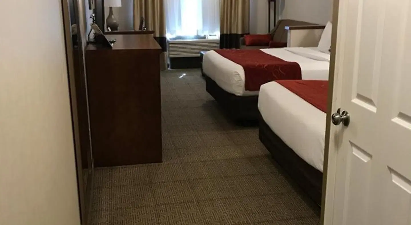 Comfort Suites Near Six Flags Magic Mountain ROOM_EXAMPLE