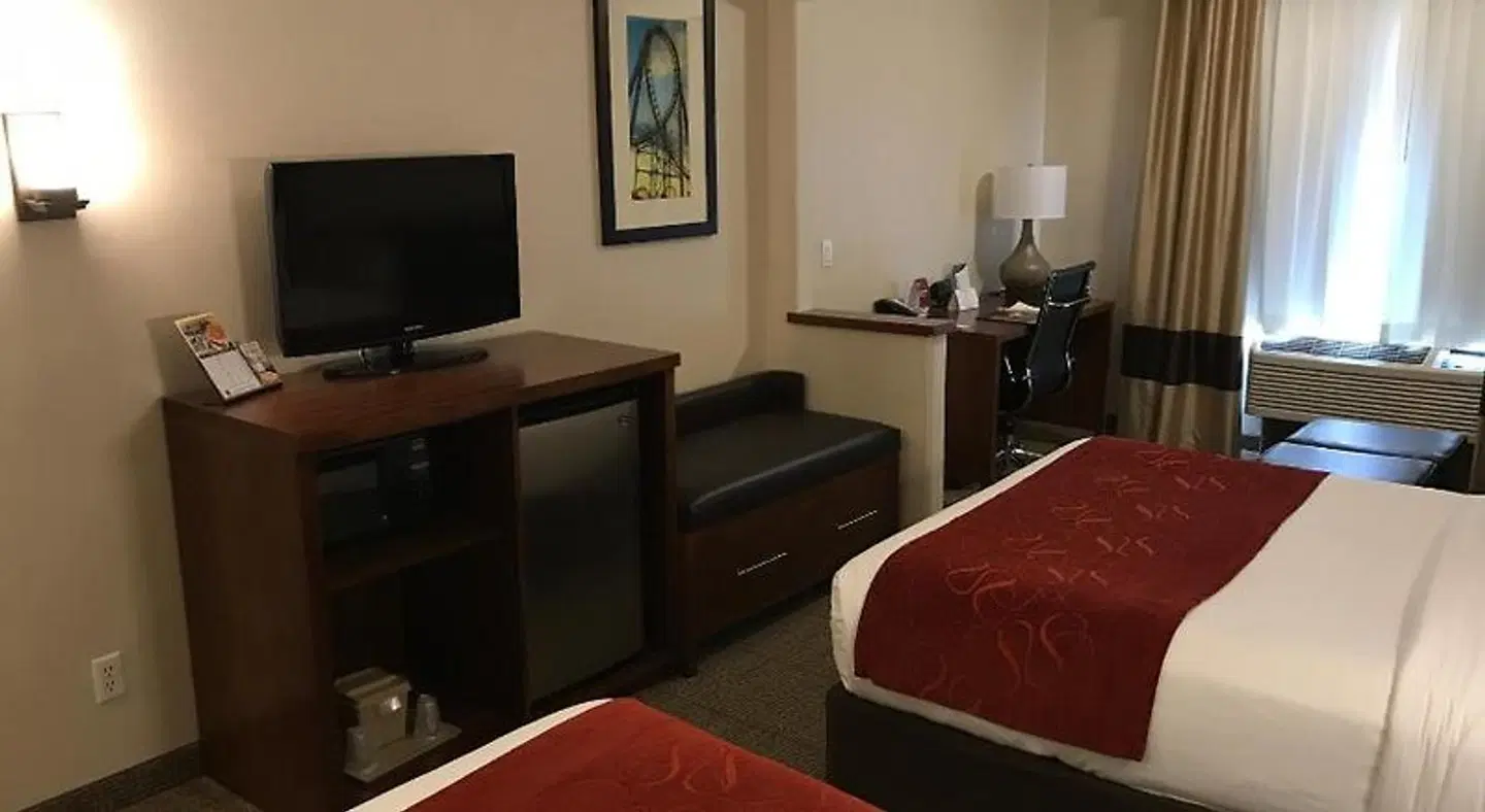 Comfort Suites Near Six Flags Magic Mountain ROOM_EXAMPLE