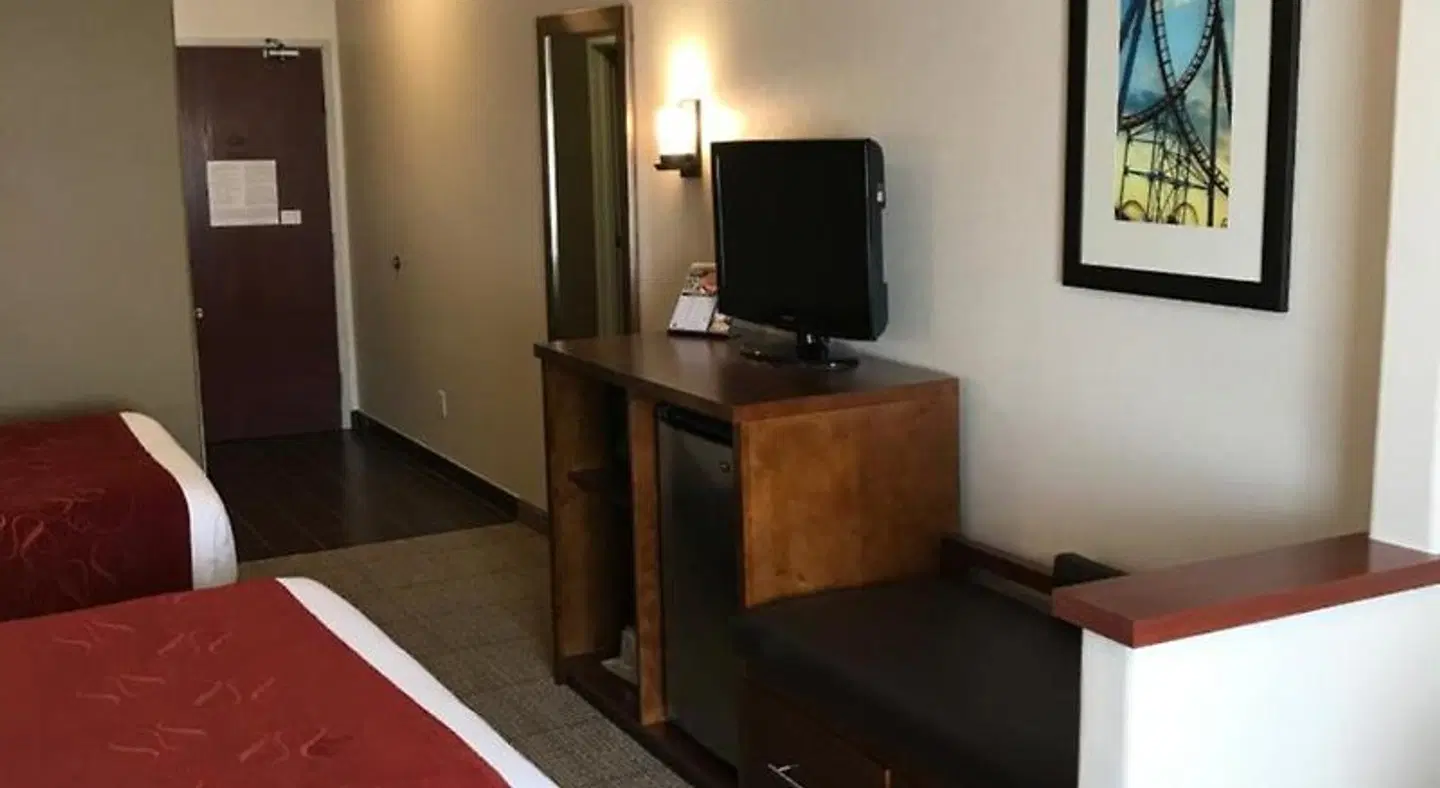 Comfort Suites Near Six Flags Magic Mountain ROOM_EXAMPLE