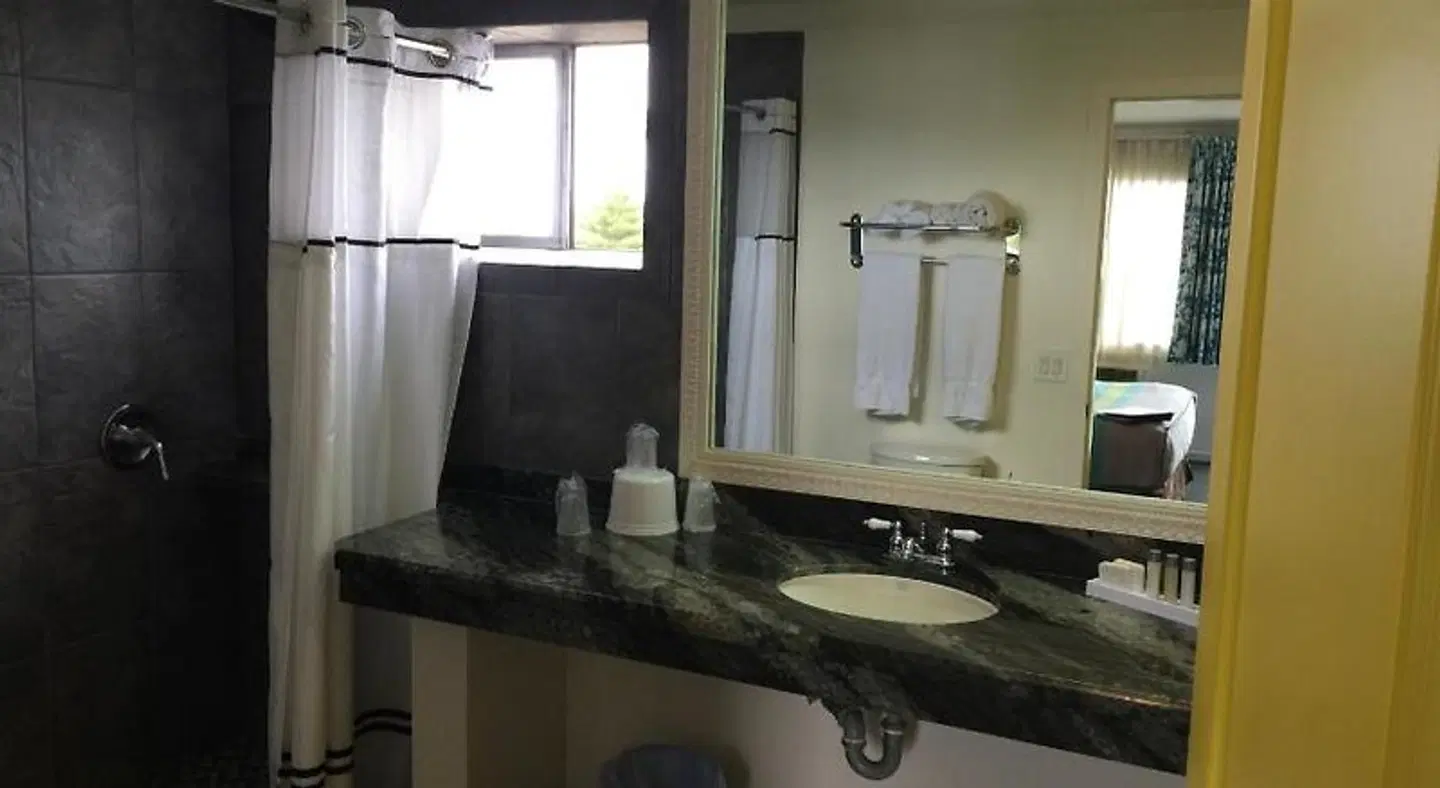 Beverly Laurel Motor Hotel ROOM_EXAMPLE