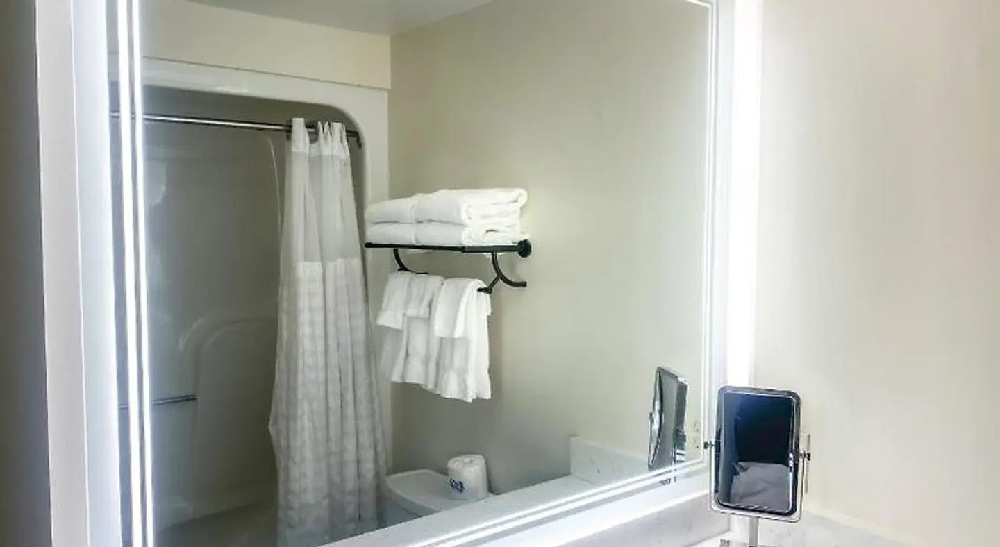 Radisson Hotel Plymouth Harbor Badezimmer