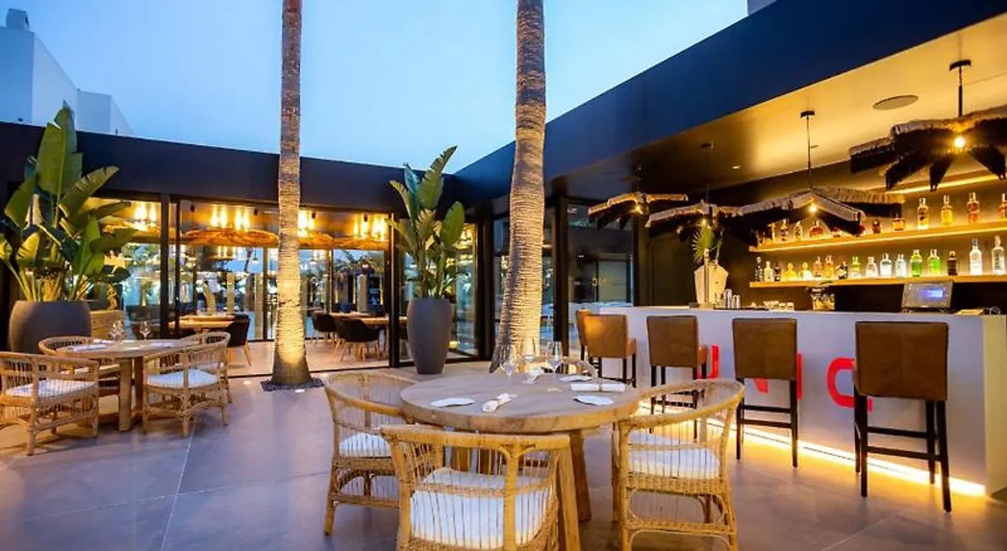 Migjorn Ibiza Suites & Spa Terrasse