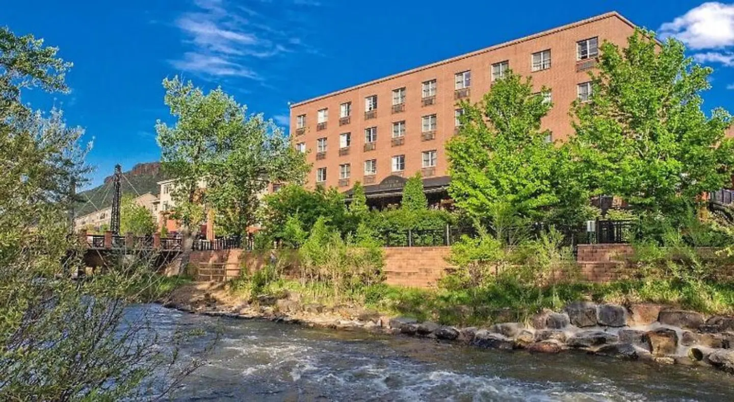 The Golden Hotel Near Coors Brewery, an Ascend Hotel Collection EXTERIOR