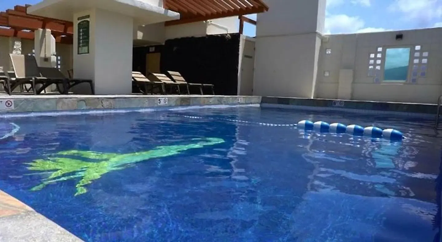 Imperial Hawaii Resort at Waikiki Hallenbad