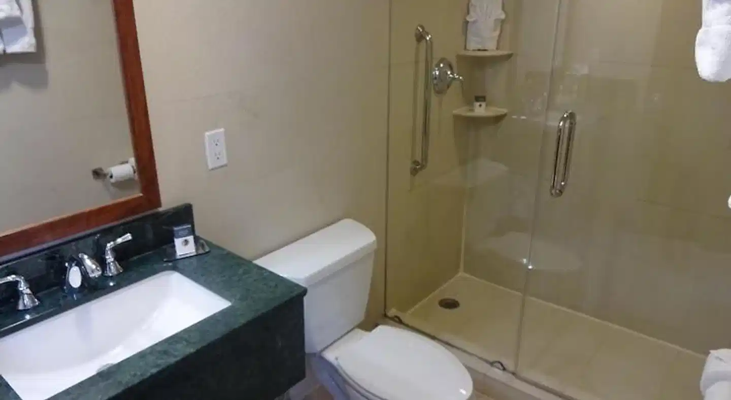 voco Times Square South, New York Badezimmer