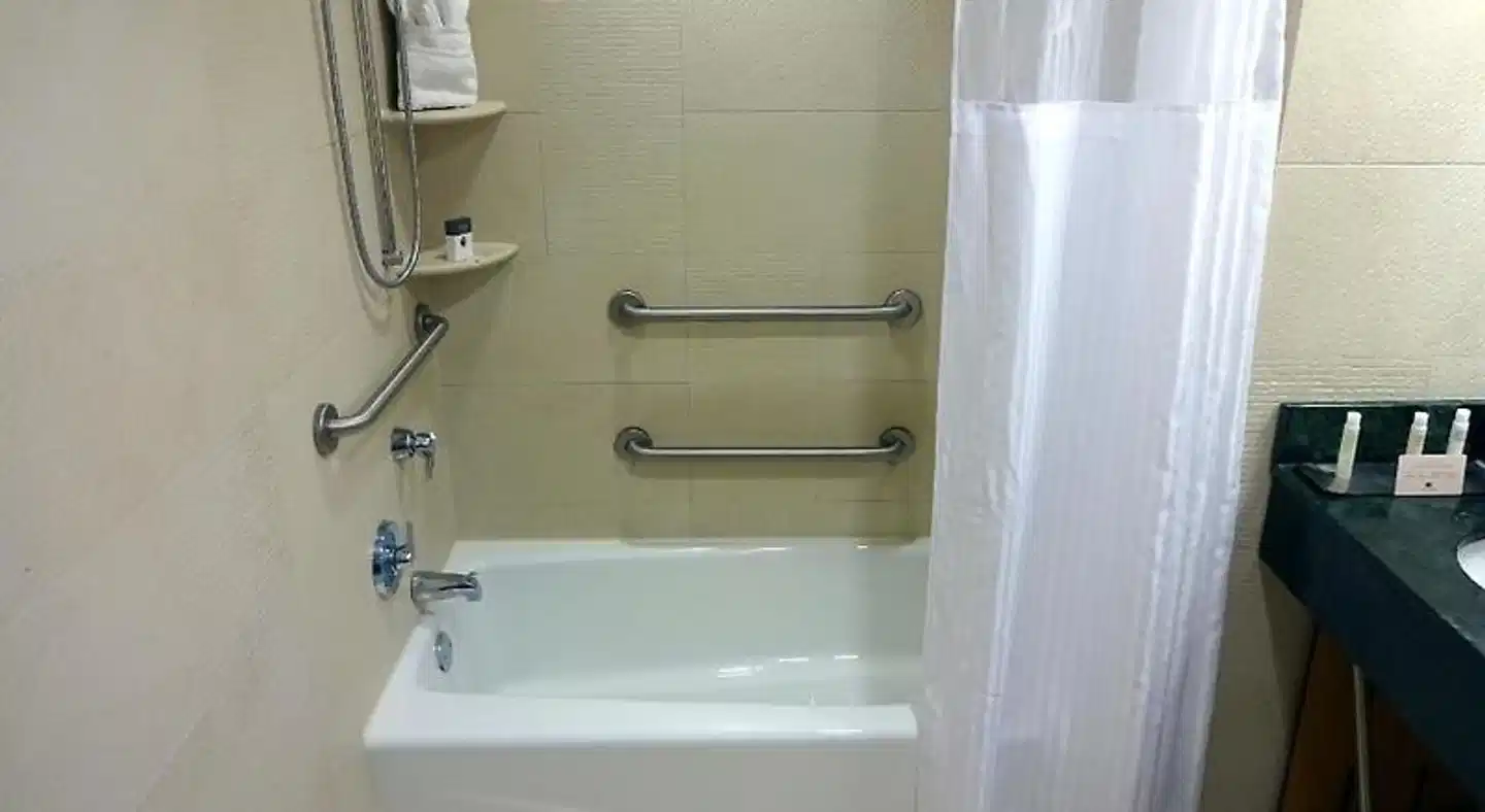voco Times Square South, New York Badezimmer