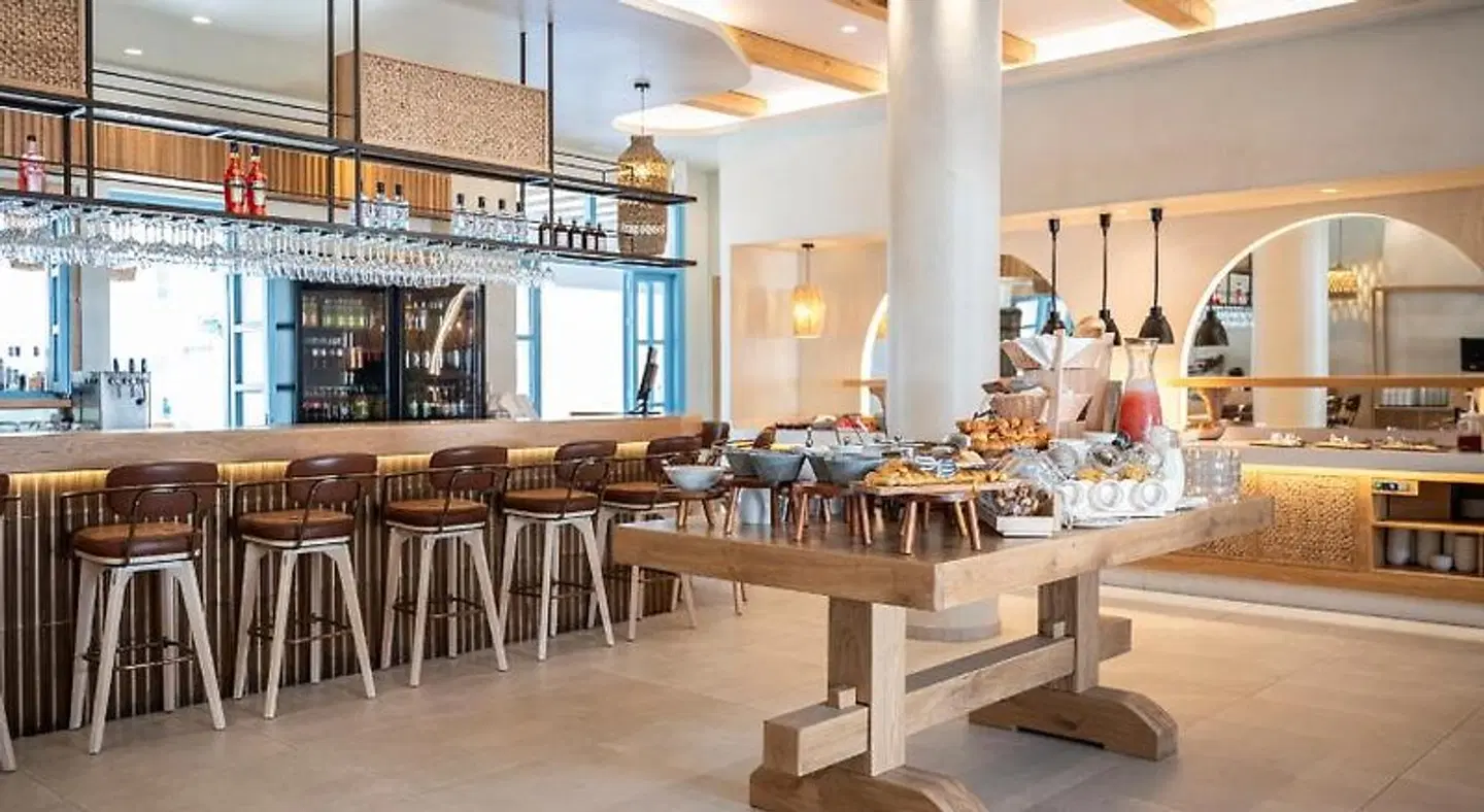 Mythos Suites Hotel Bar