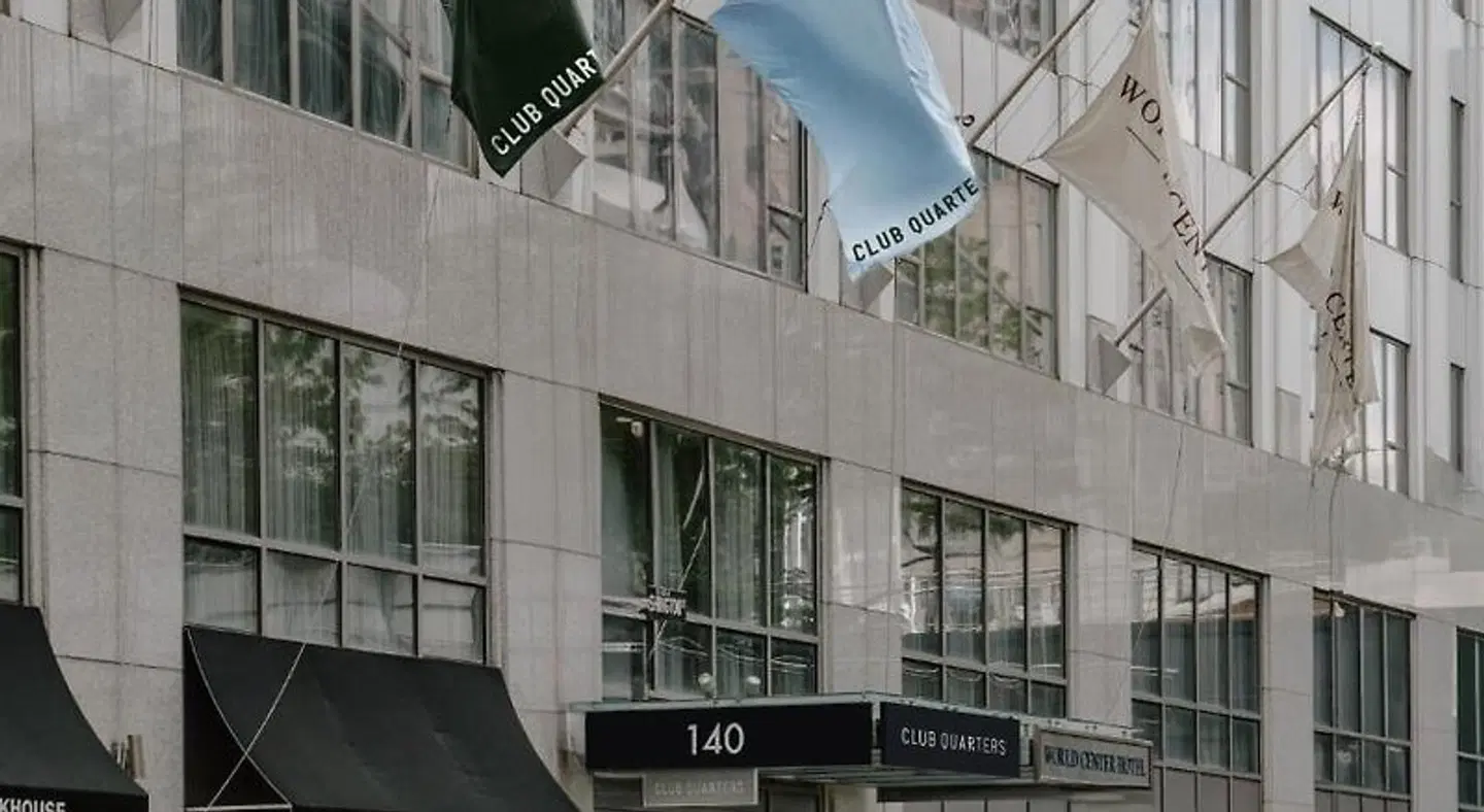 World Center Hotel EXTERIOR