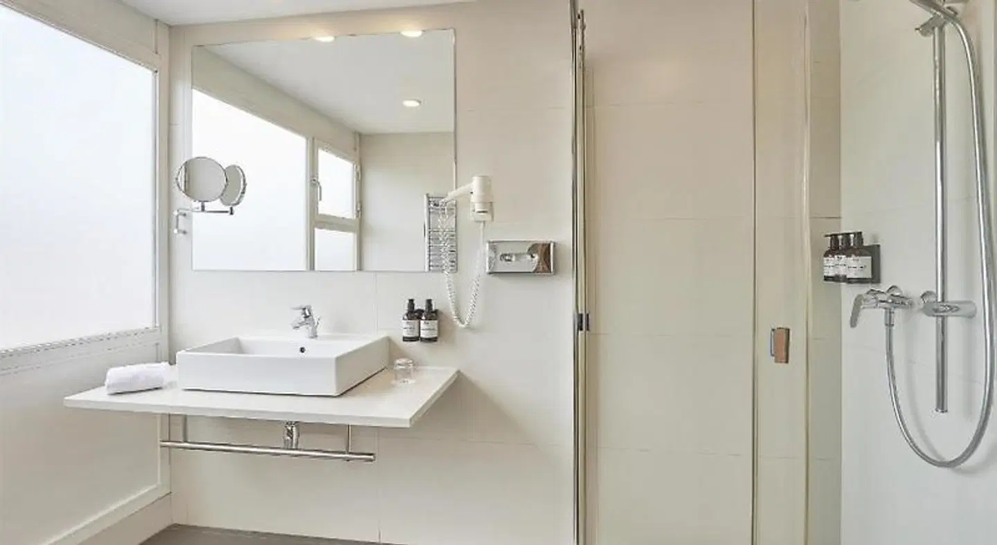 NH Barcelona Stadium Badezimmer