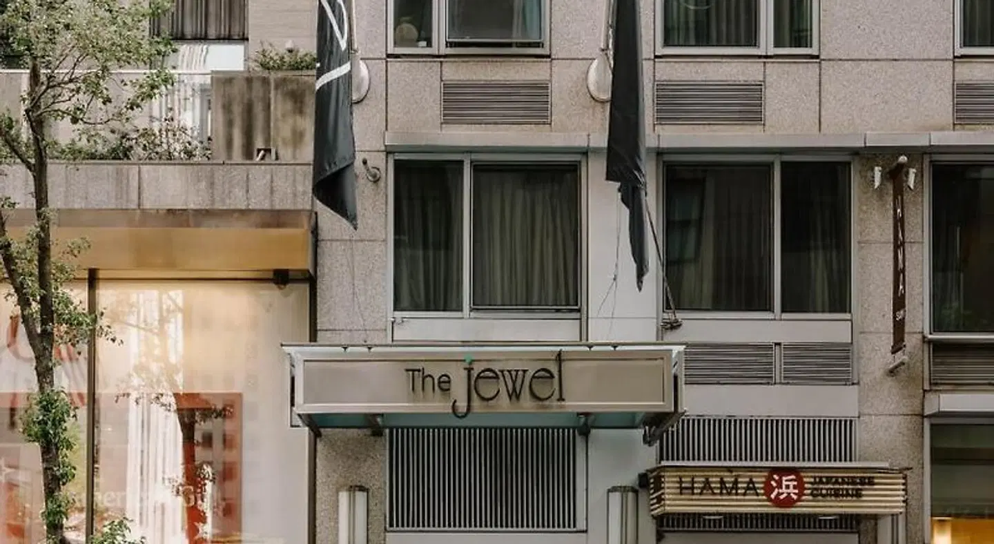 The Jewel Facing Rockefeller Center EXTERIOR