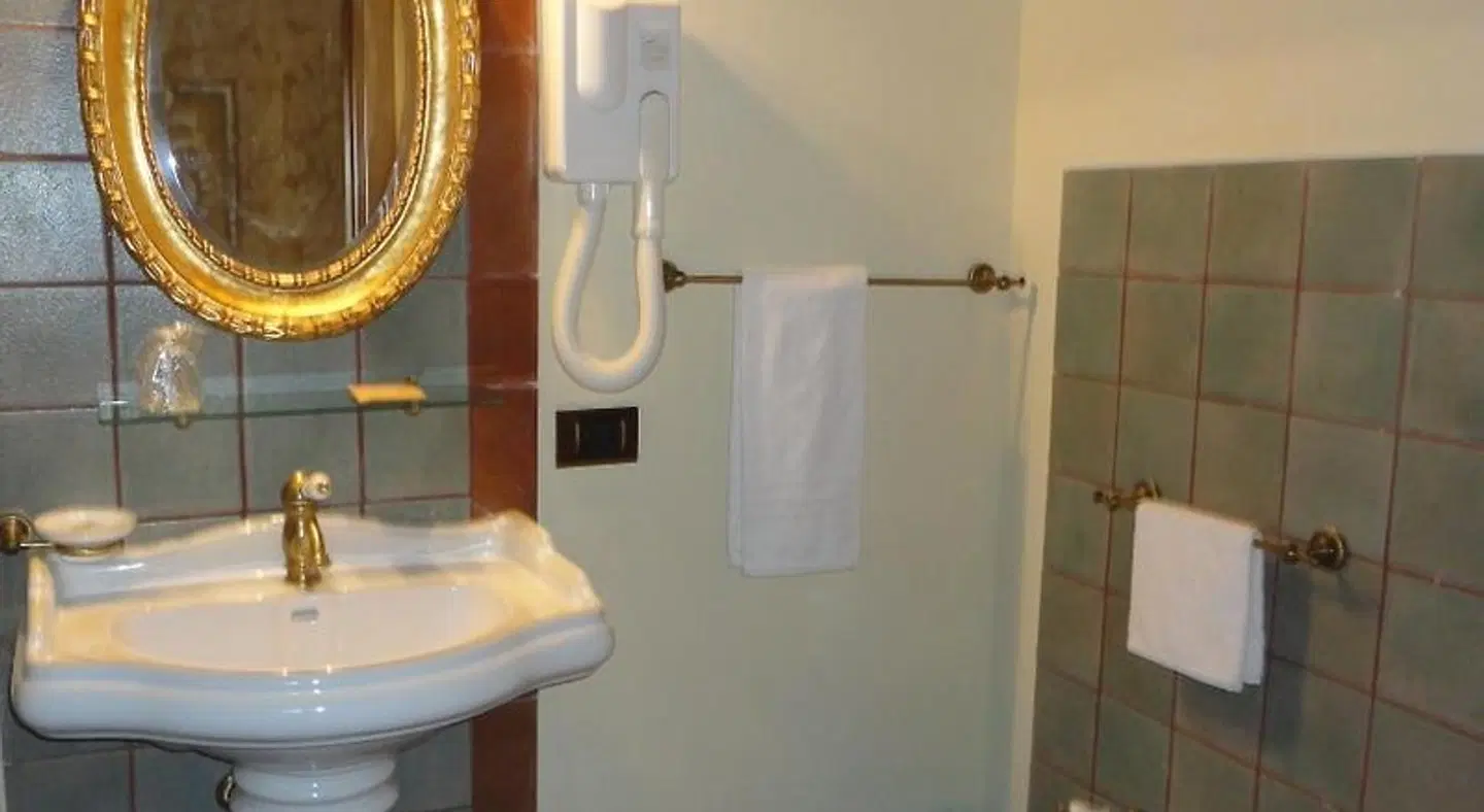 Grand Hotel La Batia Badezimmer