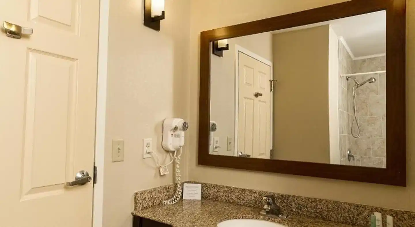 Comfort Suites Clearwater - Dunedin Badezimmer