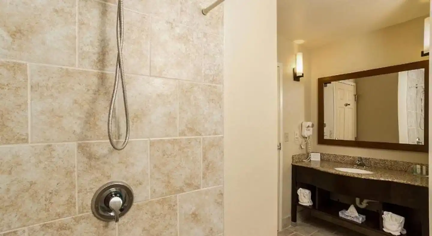 Comfort Suites Clearwater - Dunedin Badezimmer