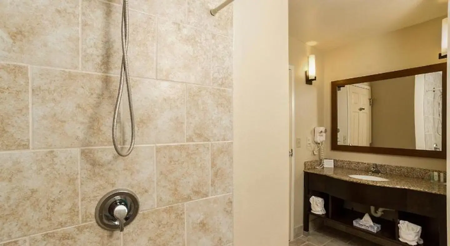 Comfort Suites Clearwater - Dunedin Badezimmer