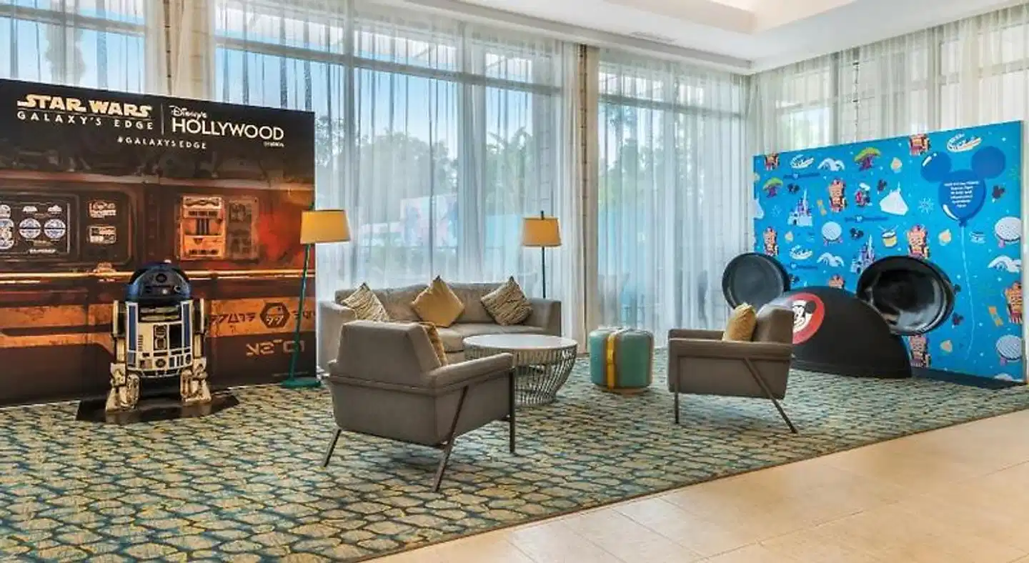 Holiday Inn Orlando-Disney Springs® Area Lobby