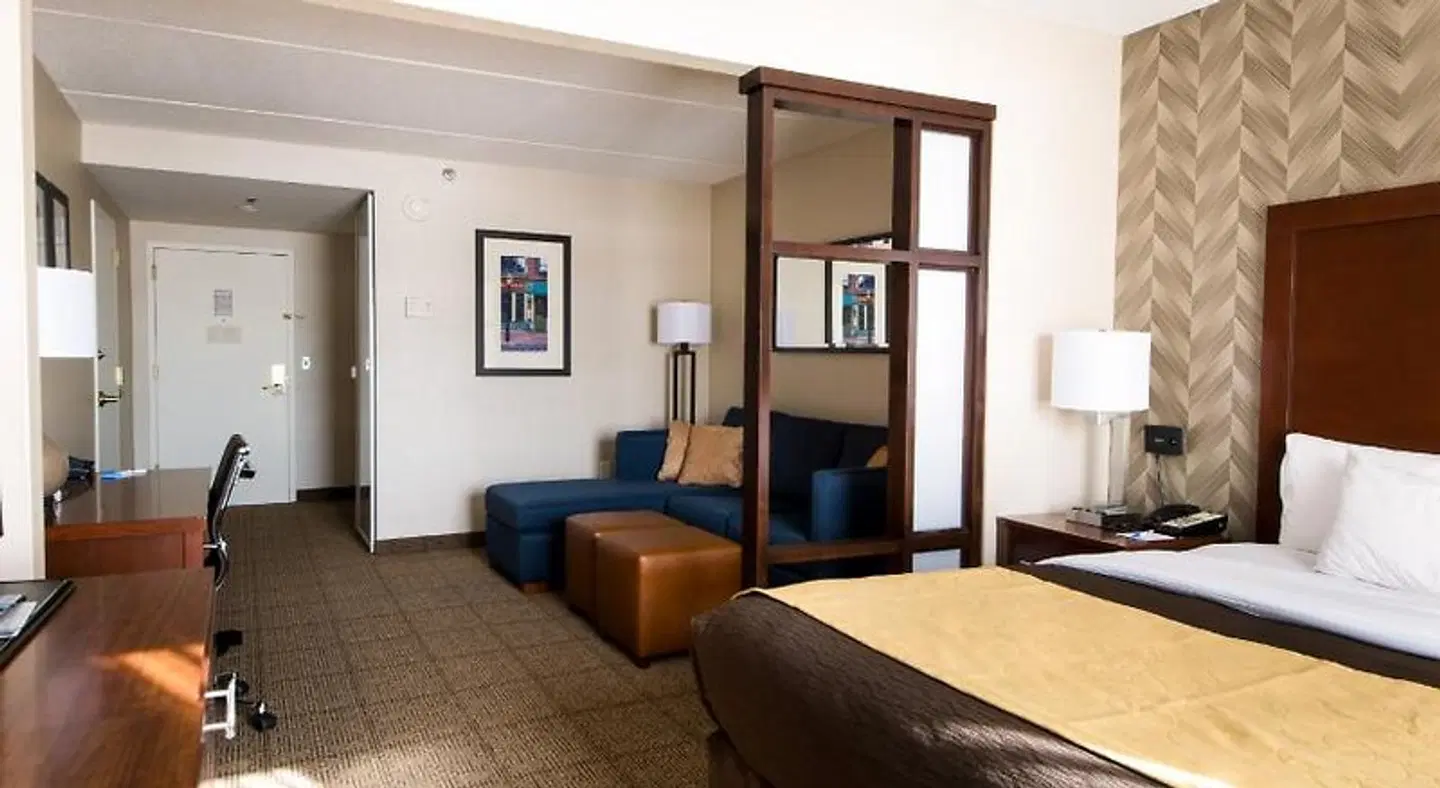 Comfort Inn & Suites Logan International Airport ROOM_EXAMPLE
