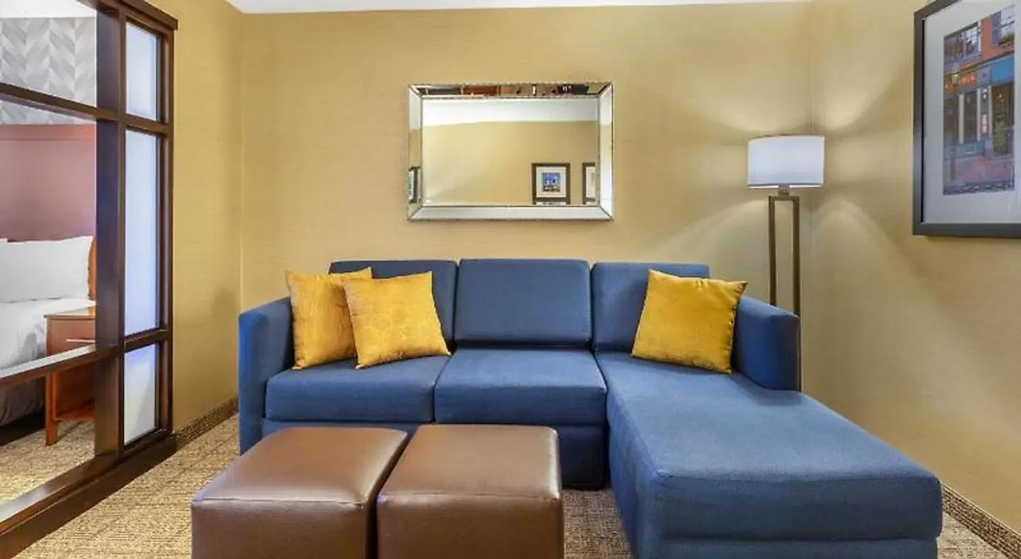 Comfort Inn & Suites Logan International Airport ROOM_EXAMPLE