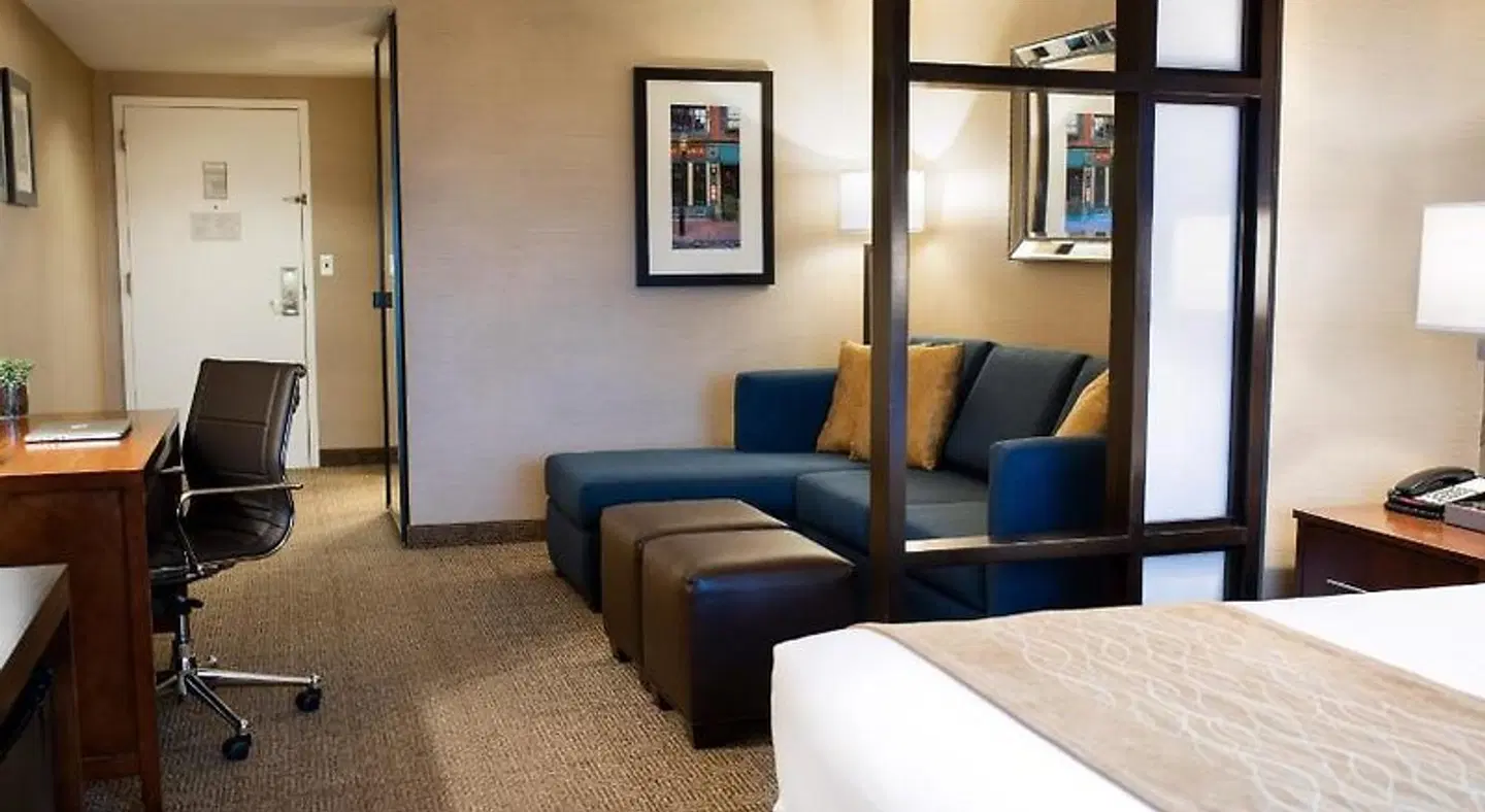 Comfort Inn & Suites Logan International Airport ROOM_EXAMPLE