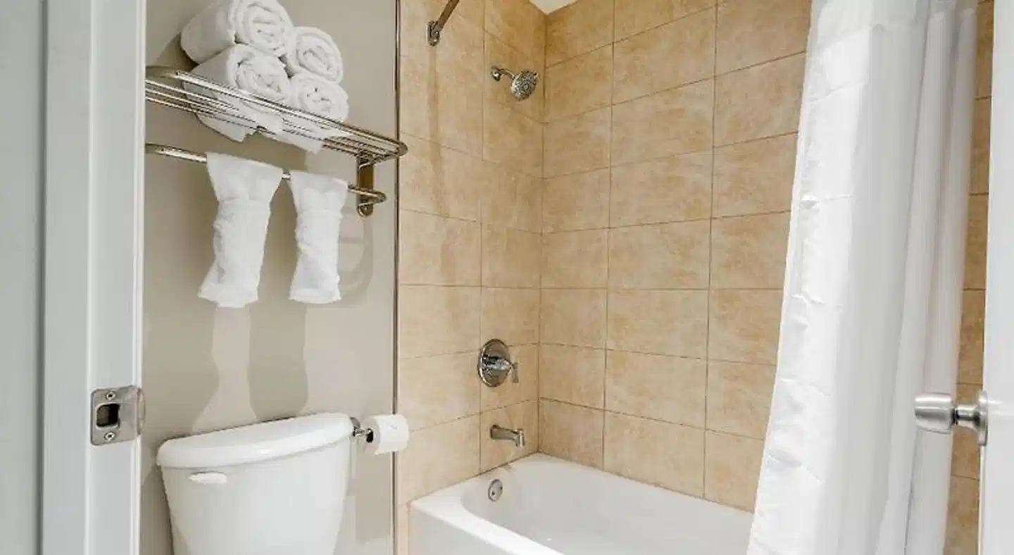 Quality Inn & Suites Kissimmee by The Lake Badezimmer