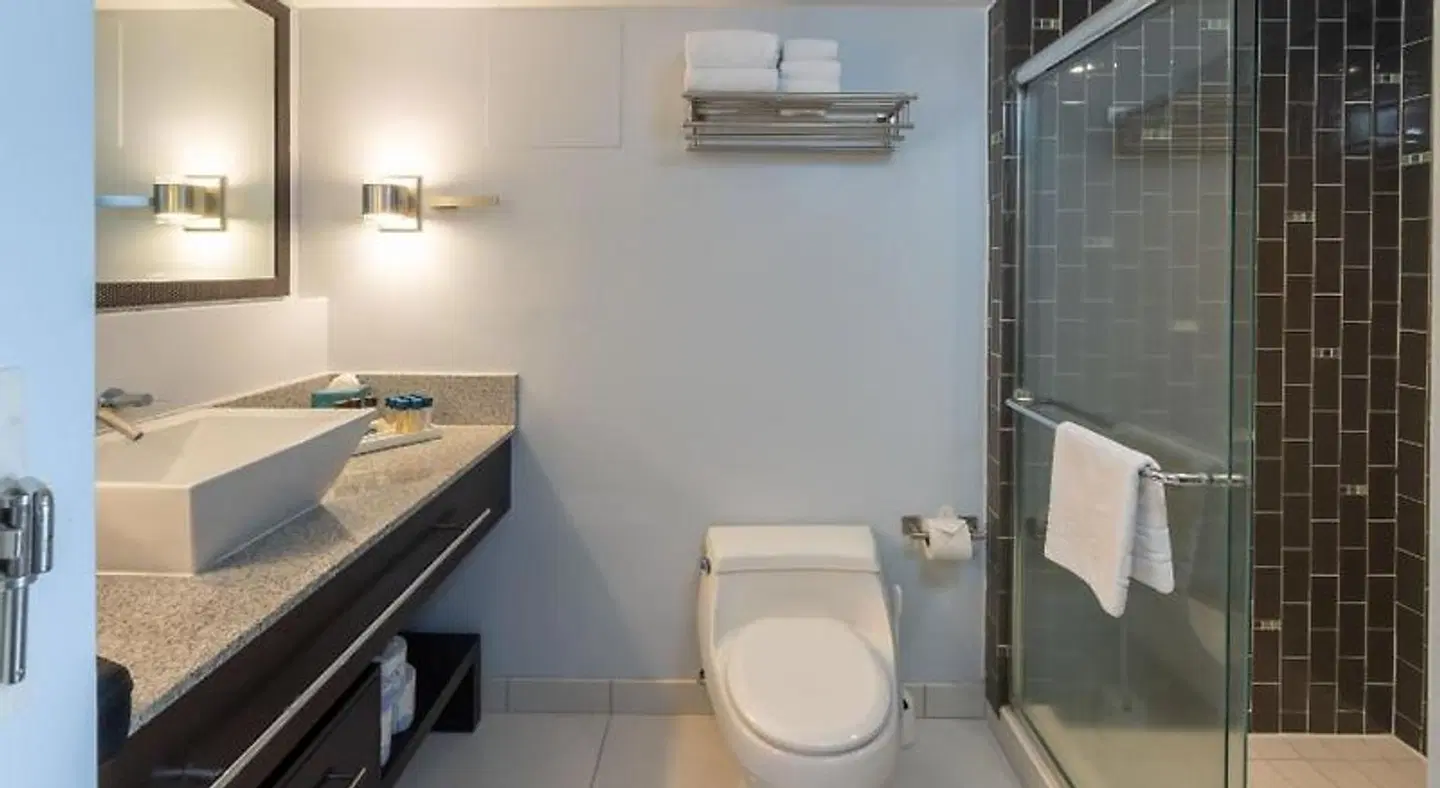 Regency on Beachwalk Waikiki by Outrigger Badezimmer