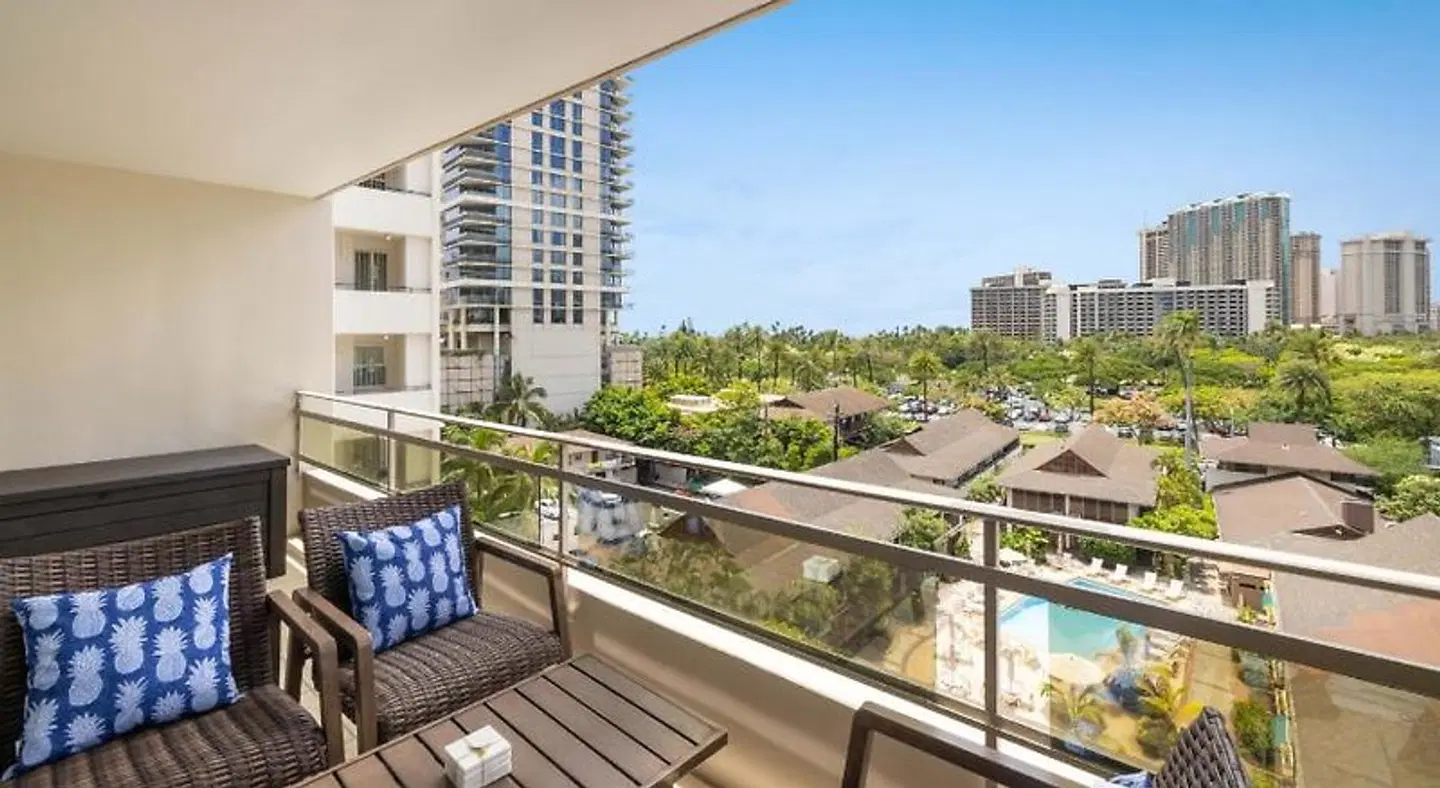 Regency on Beachwalk Waikiki by Outrigger Terrasse