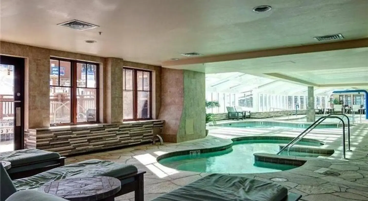 One Ski Hill Place, A RockResort Hallenbad