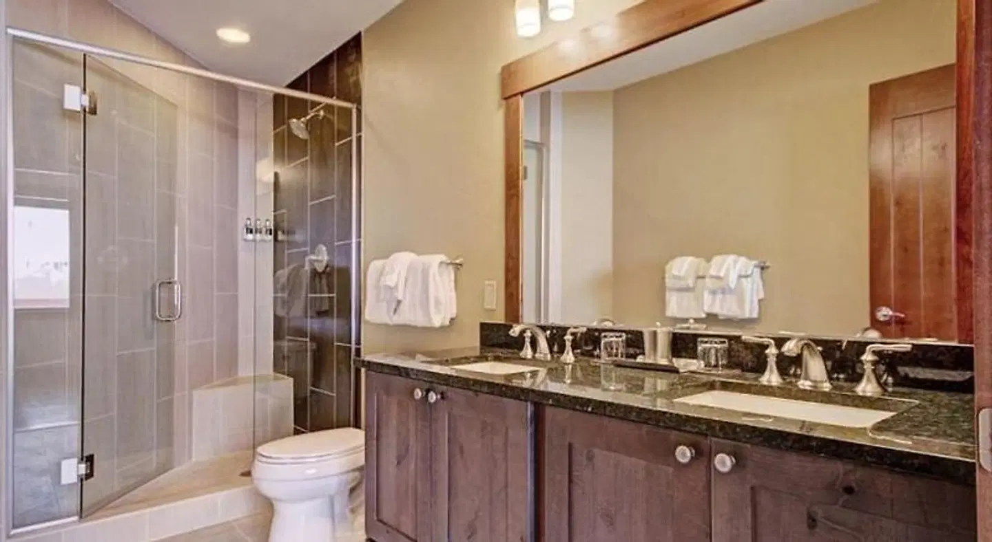 One Ski Hill Place, A RockResort Badezimmer