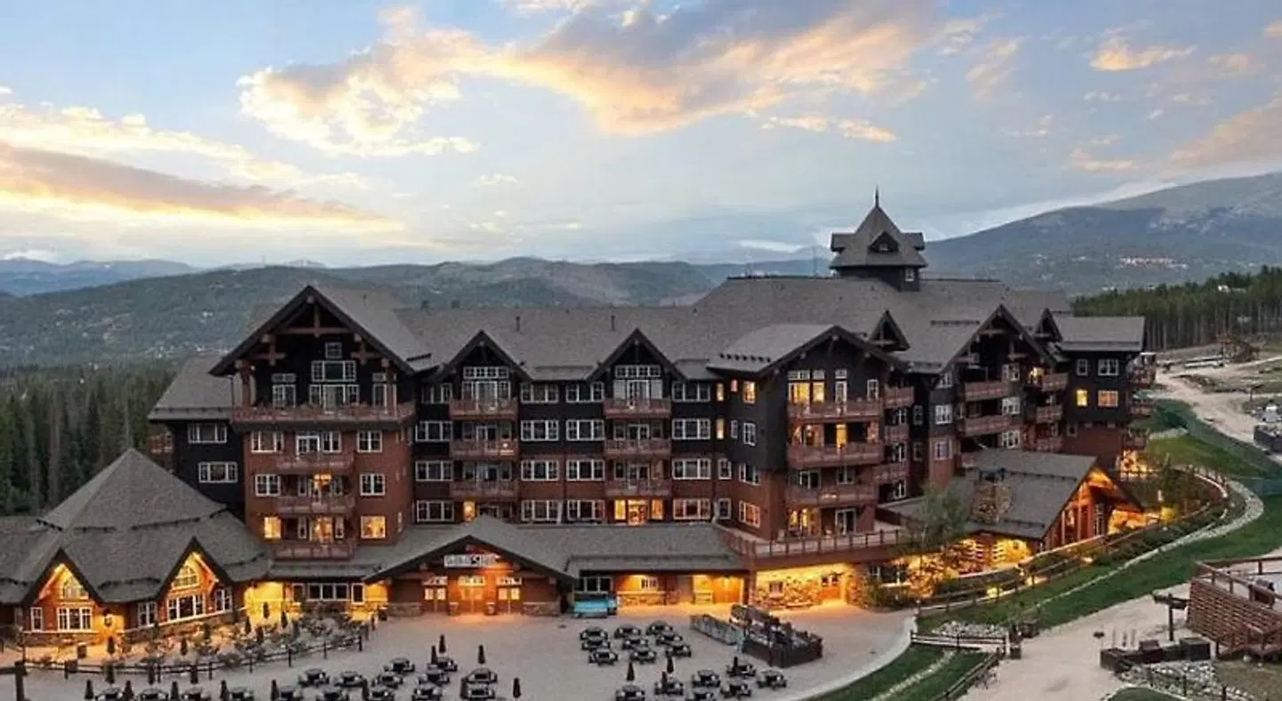 One Ski Hill Place, A RockResort EXTERIOR