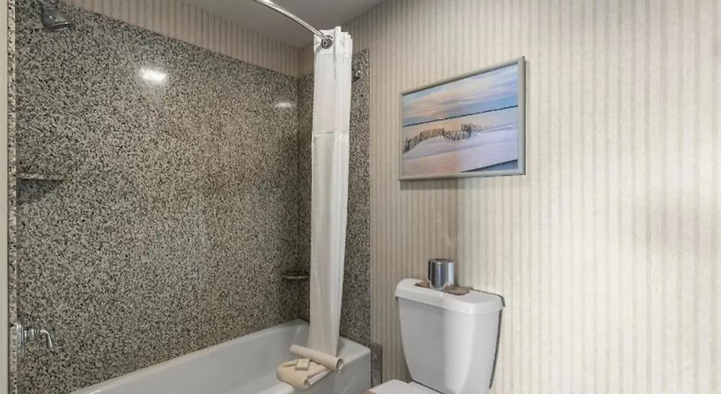 Surf and Sand Lodge Badezimmer