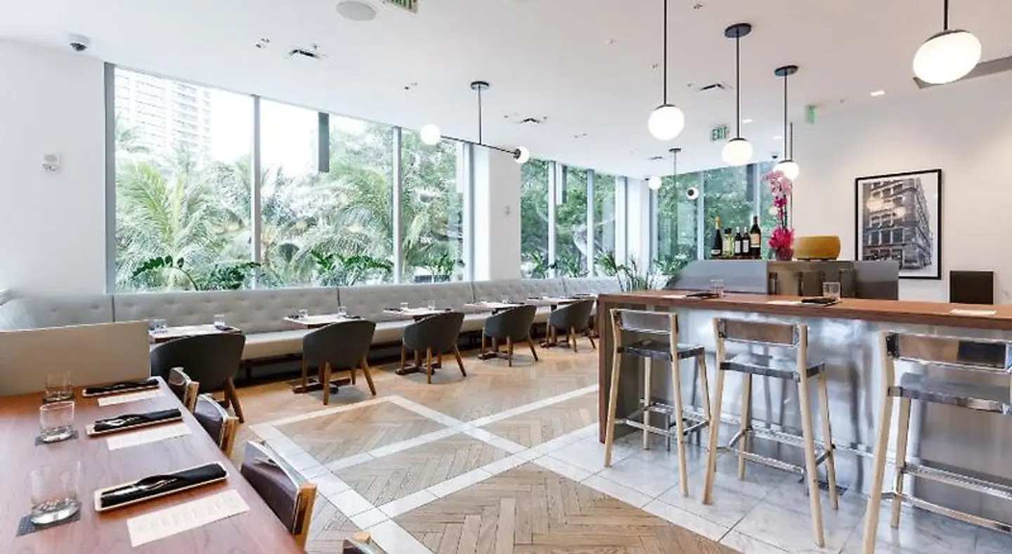 The Ritz-Carlton Residences, Waikiki Beach Bar