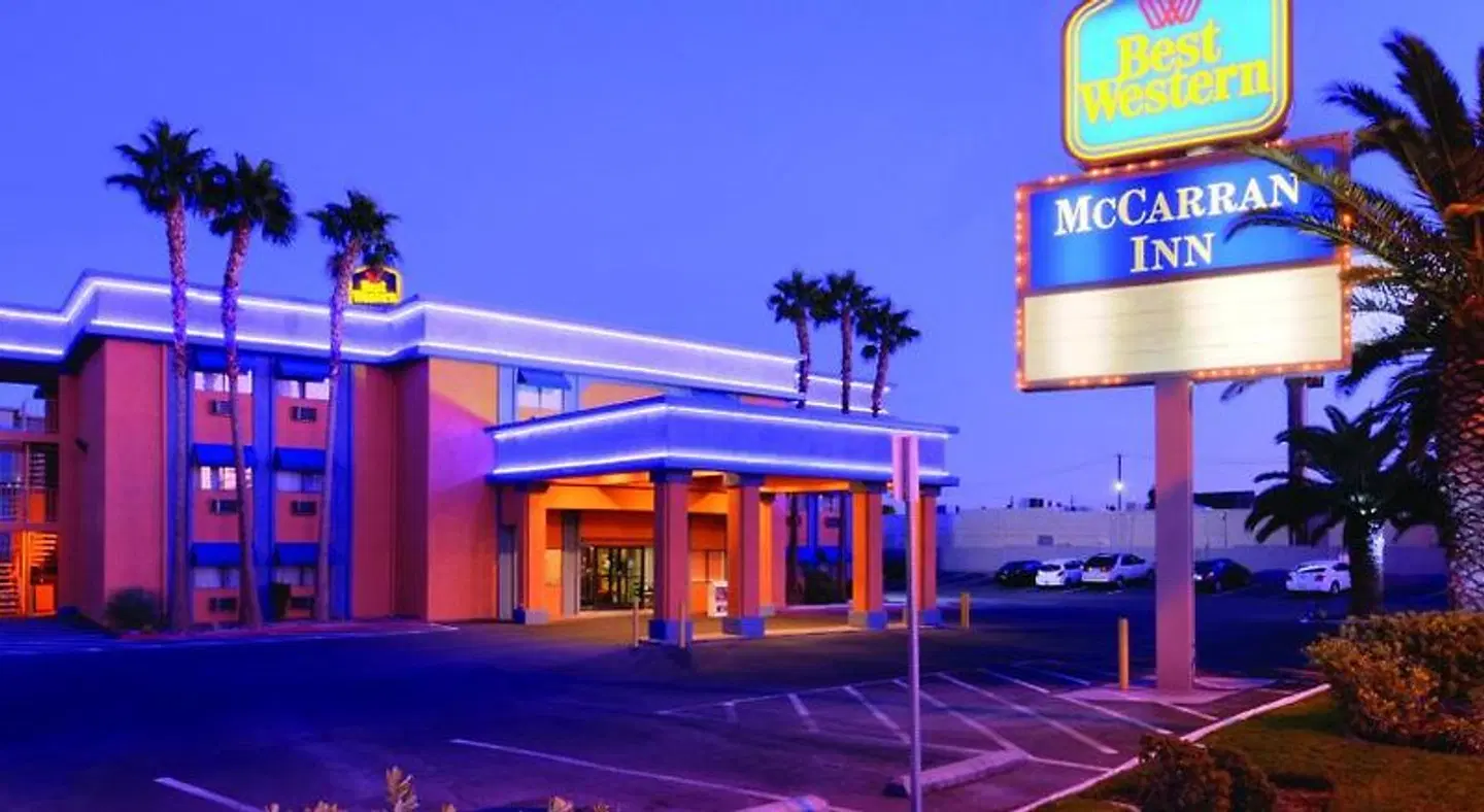 Best Western McCarran Inn EXTERIOR