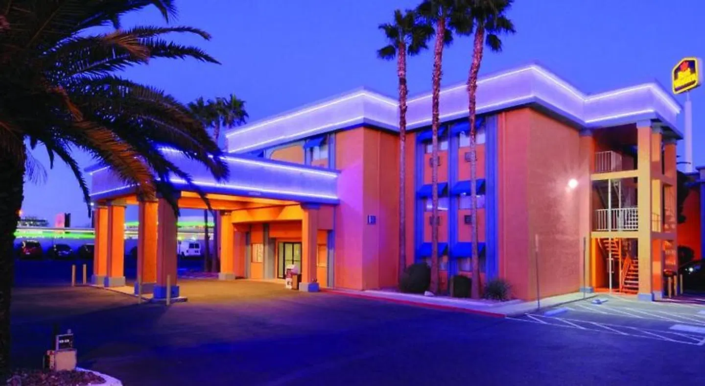 Best Western McCarran Inn EXTERIOR