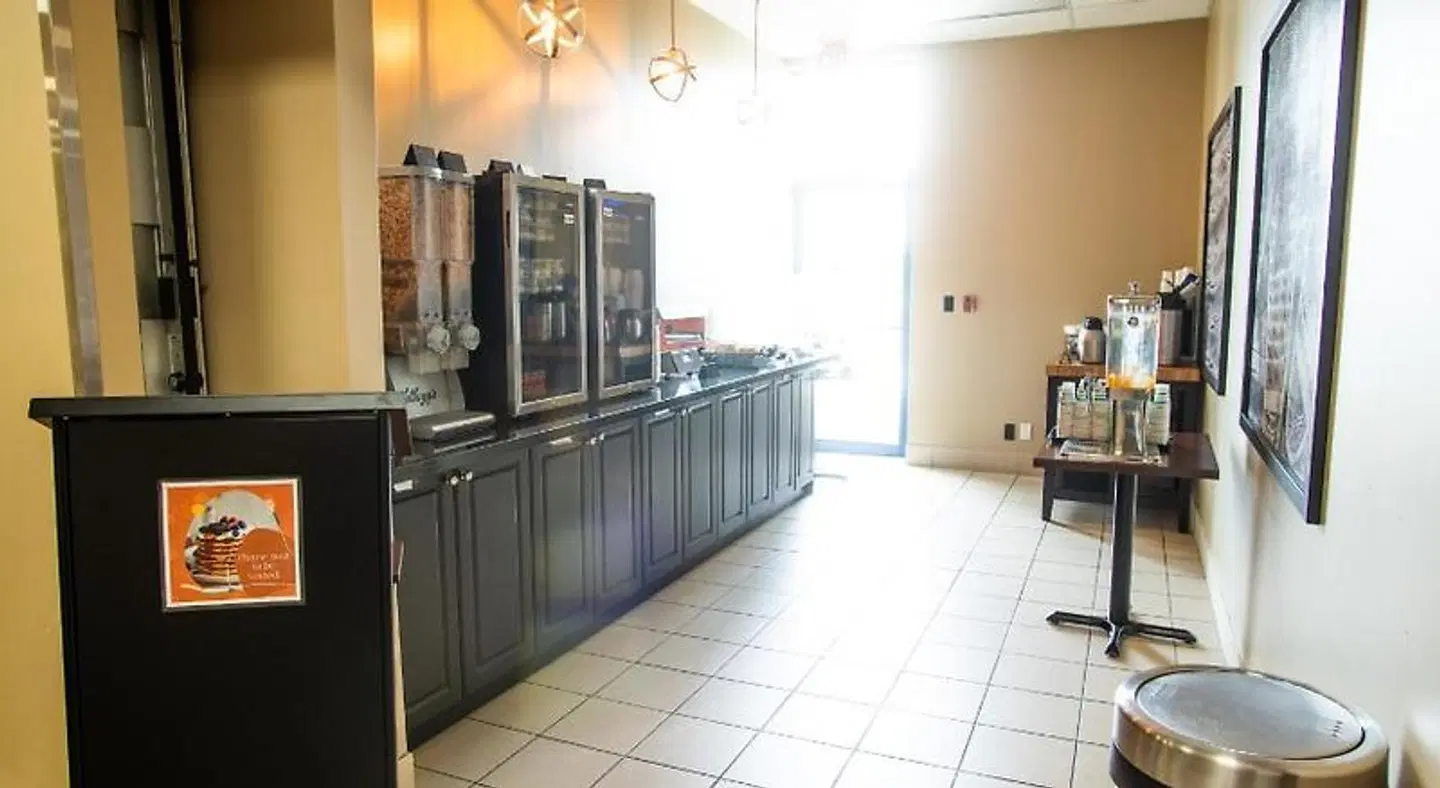 Super 8 by Wyndham Mississauga LOUNGE_LOBBY