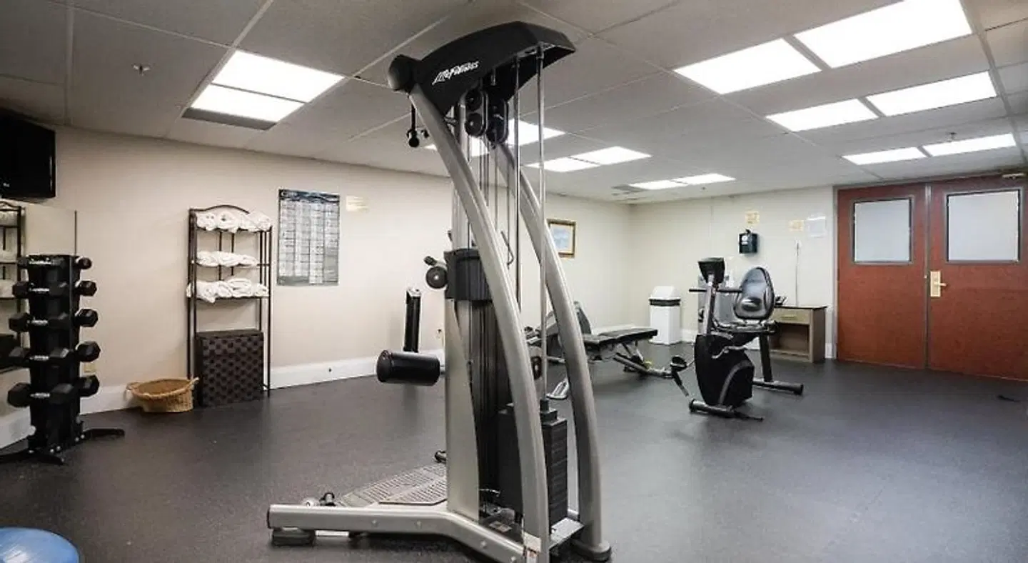 Monte Carlo Inn Airport Suites SPORTS_AND_LEISURE