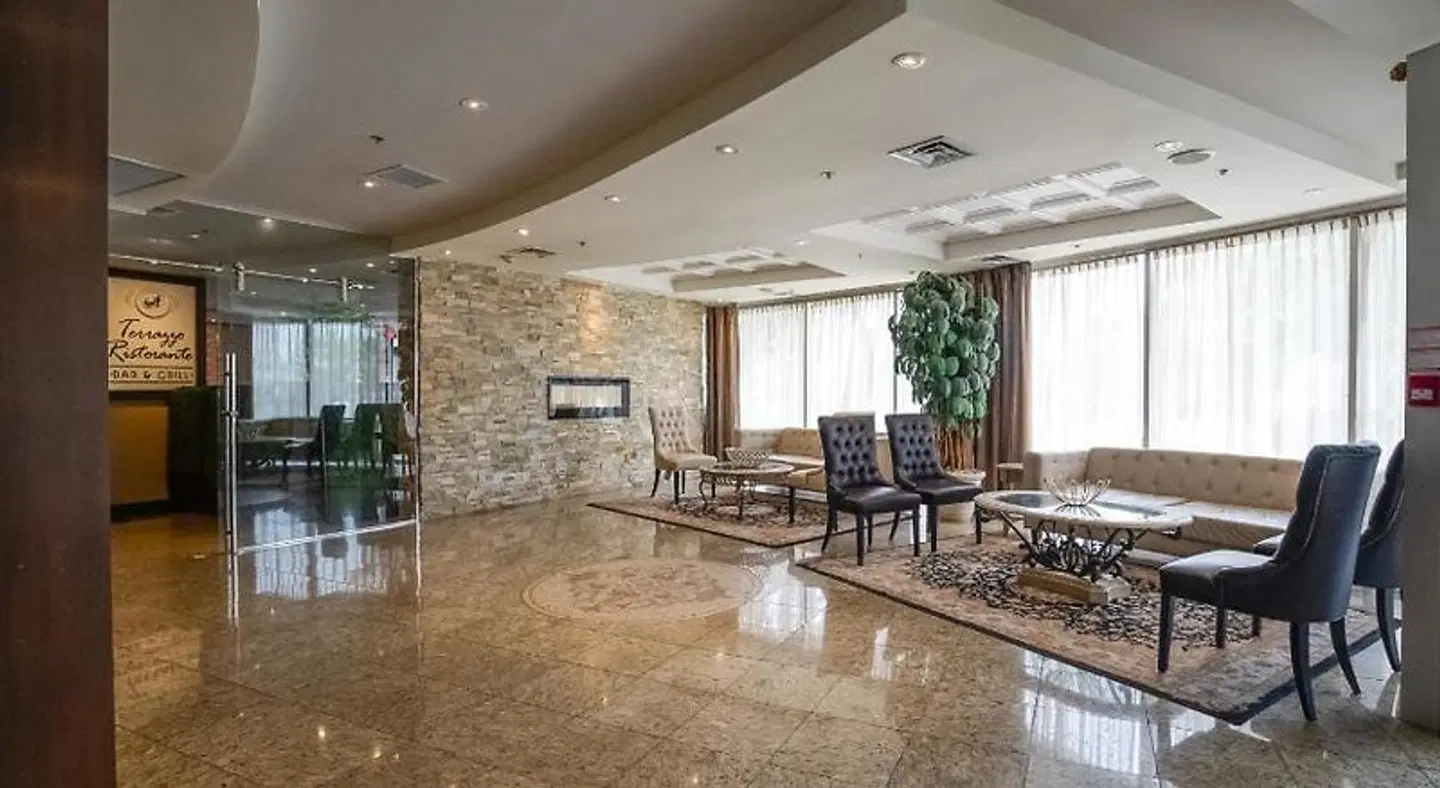 Monte Carlo Inn Airport Suites LOUNGE_LOBBY