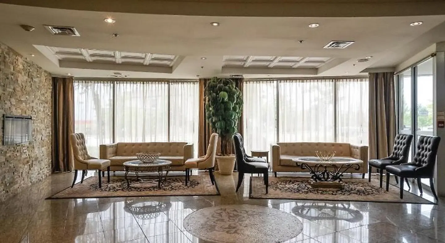 Monte Carlo Inn Airport Suites LOUNGE_LOBBY