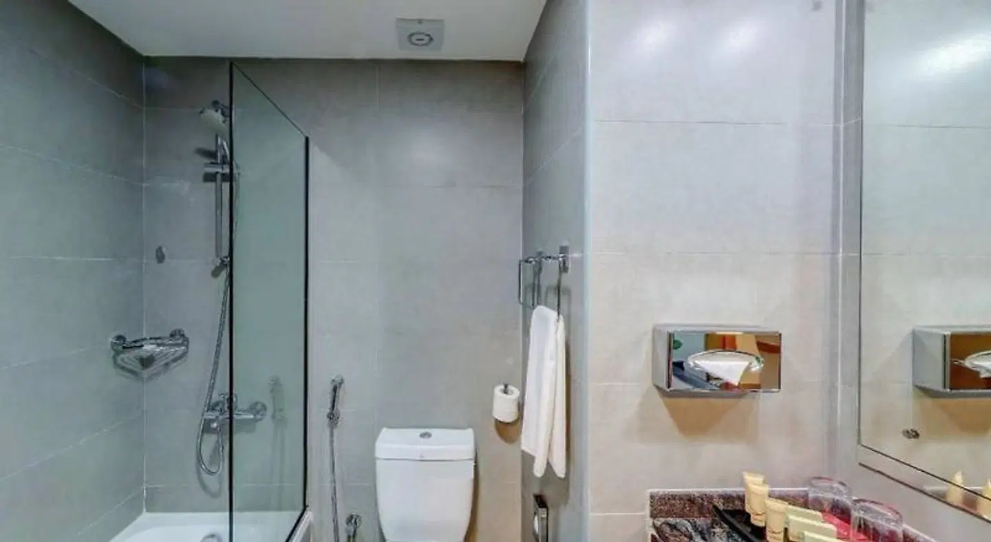 Ramada by Wyndham Beach Hotel Ajman Badezimmer