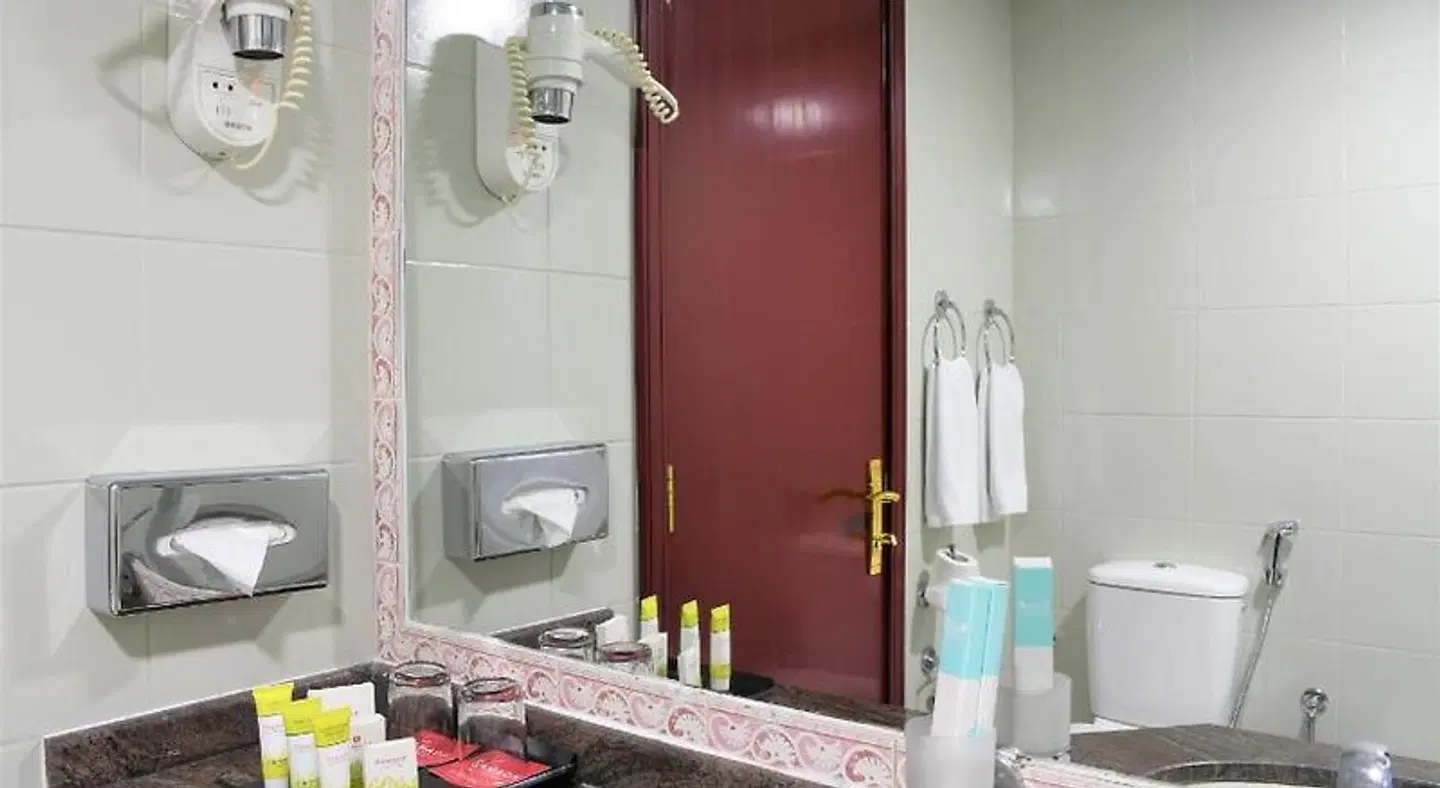 Ramada by Wyndham Beach Hotel Ajman Badezimmer