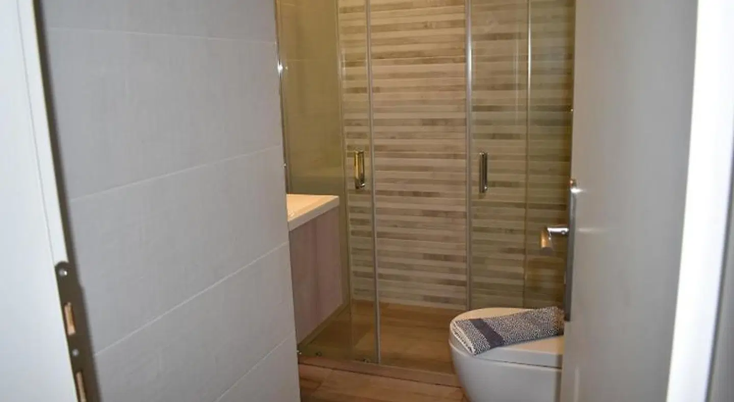 Eden Beach Hotel Badezimmer