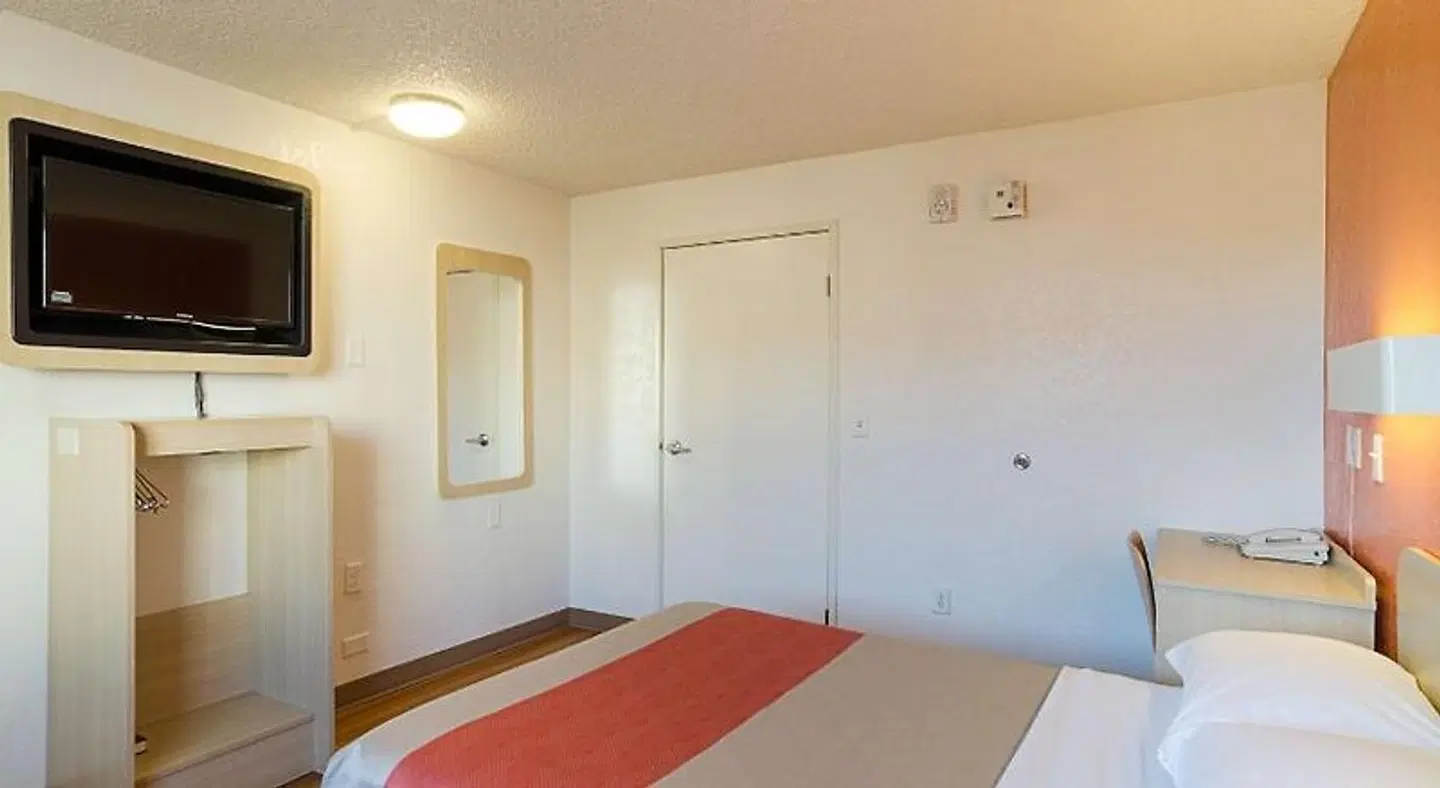 Motel 6 Denver, CO - Federal Boulevard ROOM_EXAMPLE