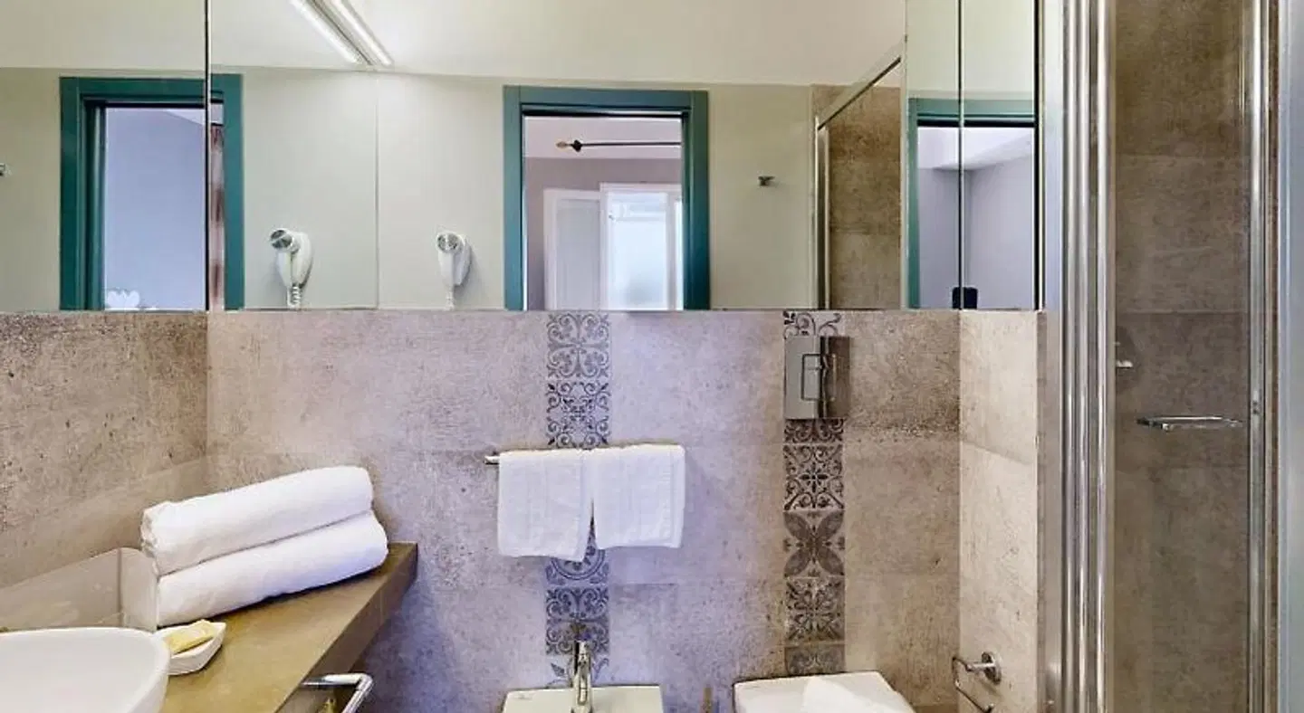 Aegusa Hotel Badezimmer