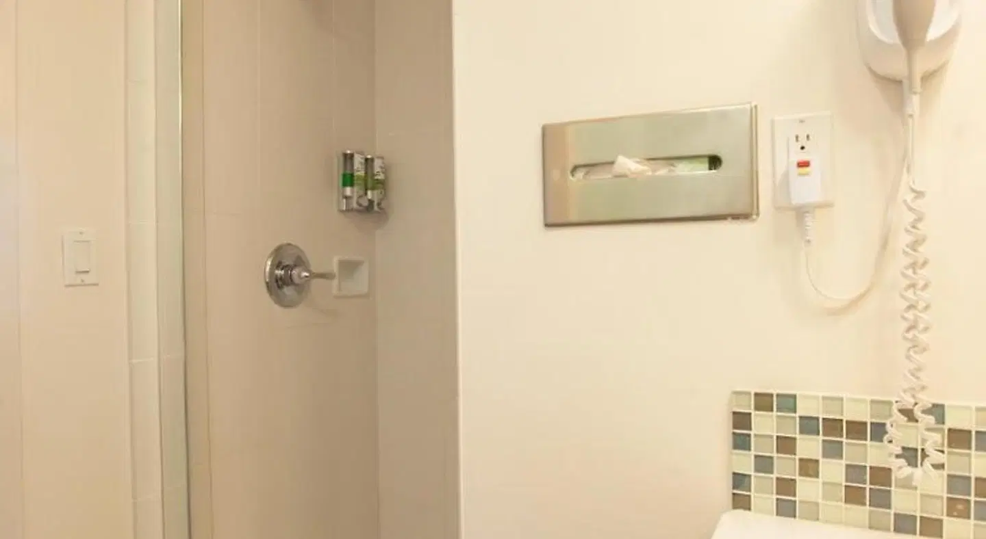 Grant Plaza Hotel Badezimmer