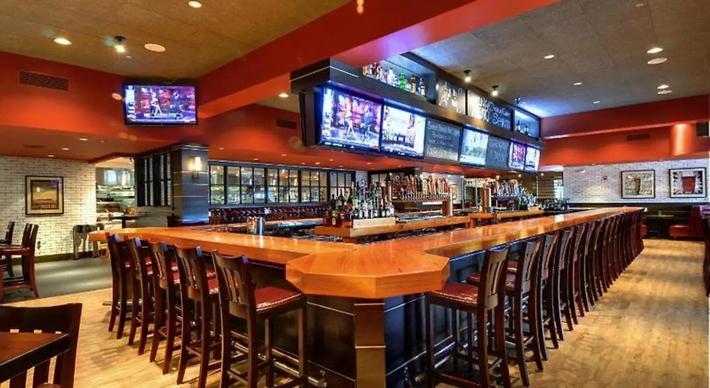 Best Western Plus Waltham Boston Bar