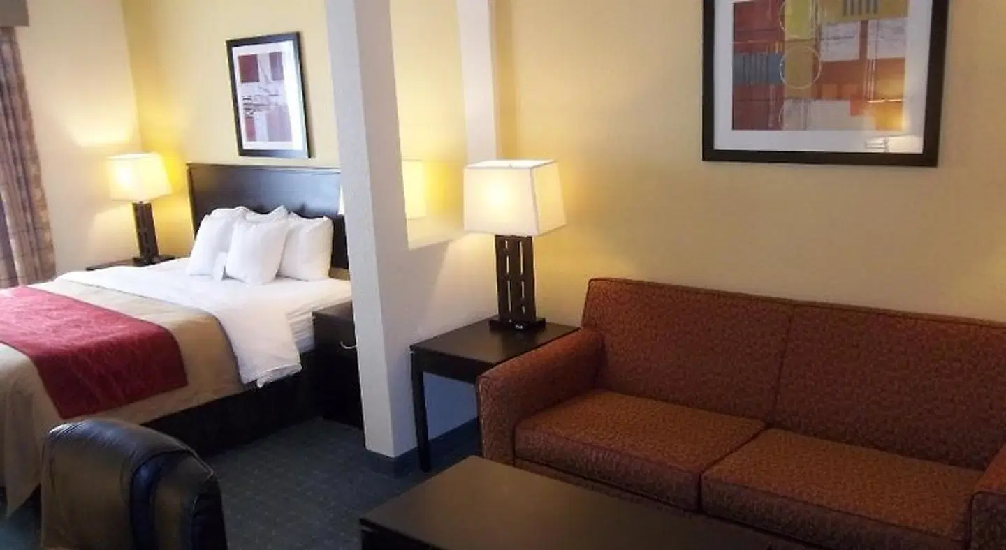 Comfort Inn & Suites Northeast - Gateway ROOM_EXAMPLE