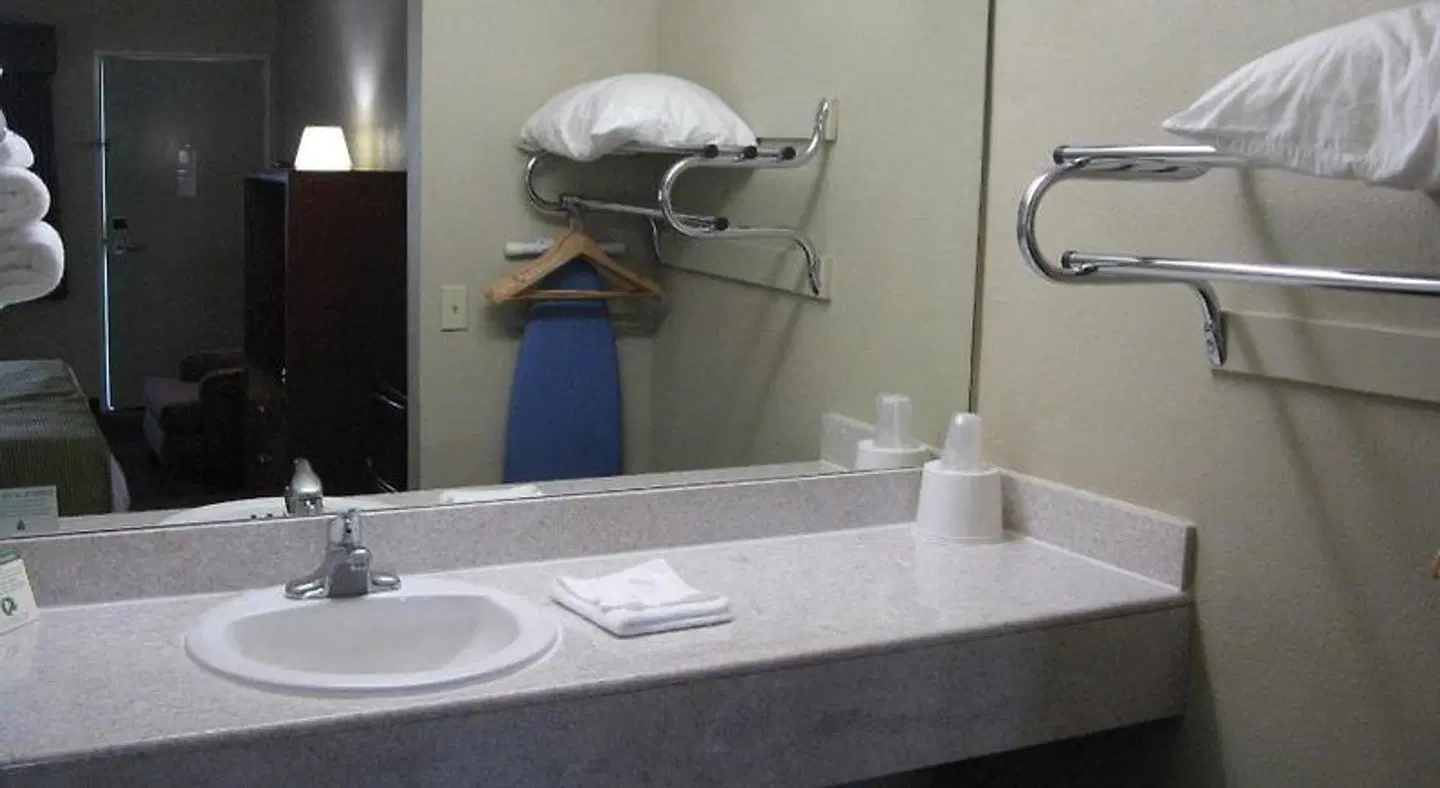 Good Nite Inn Camarillo Badezimmer