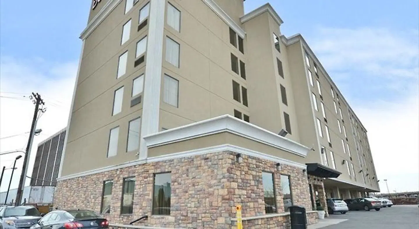 Best Western Plus Newark Airport West EXTERIOR