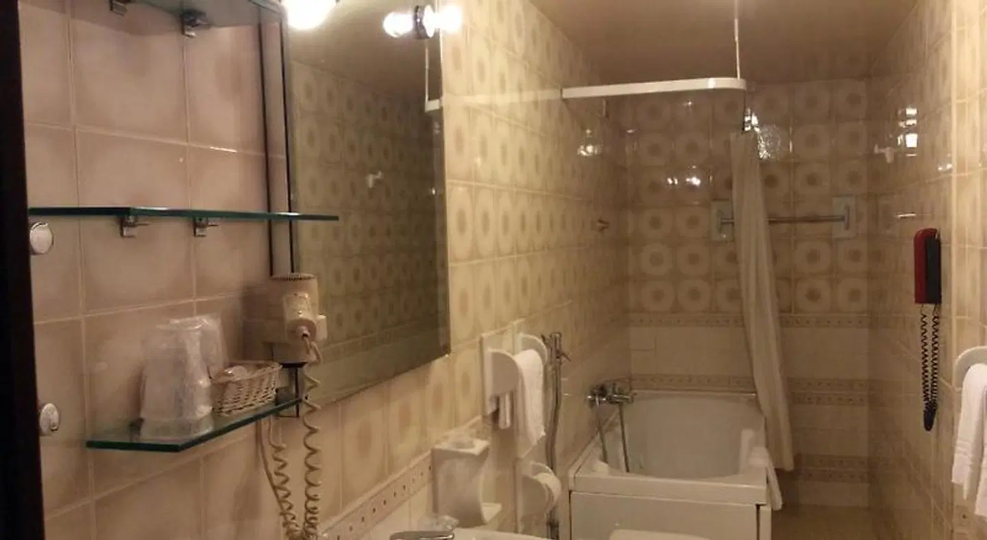 Politeama Palace Hotel Badezimmer