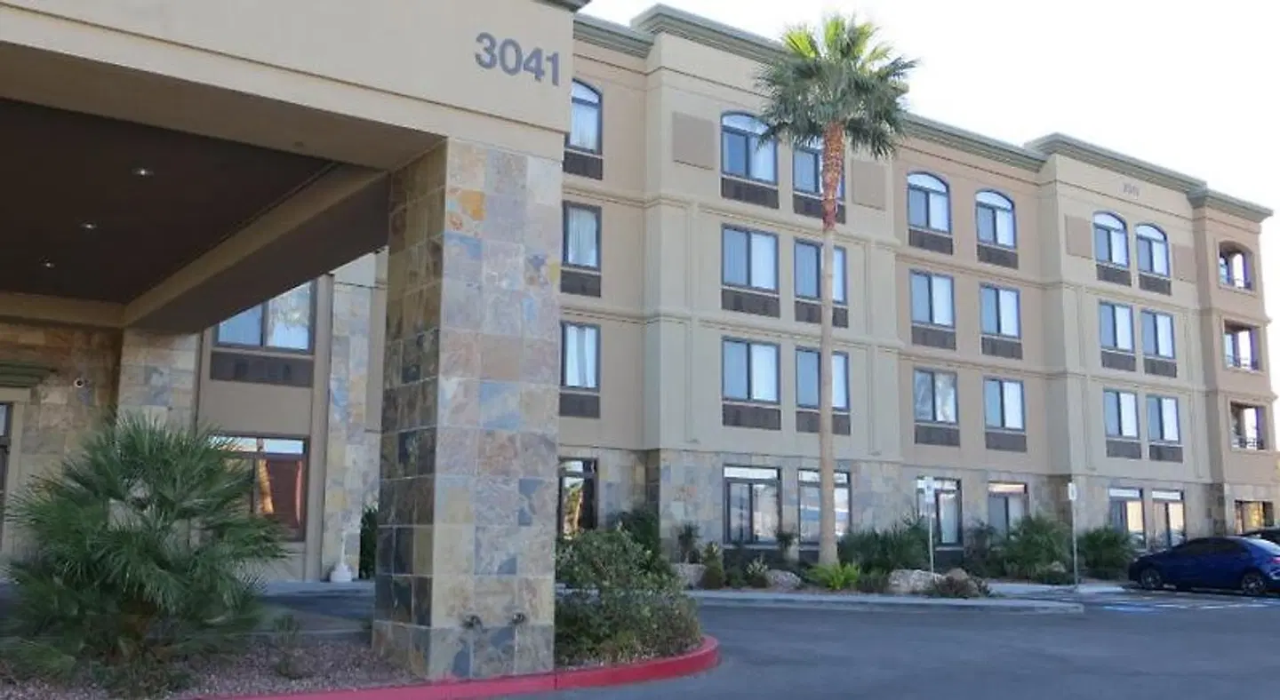 Best Western Plus Saint Rose Parkway/Las Vegas South EXTERIOR