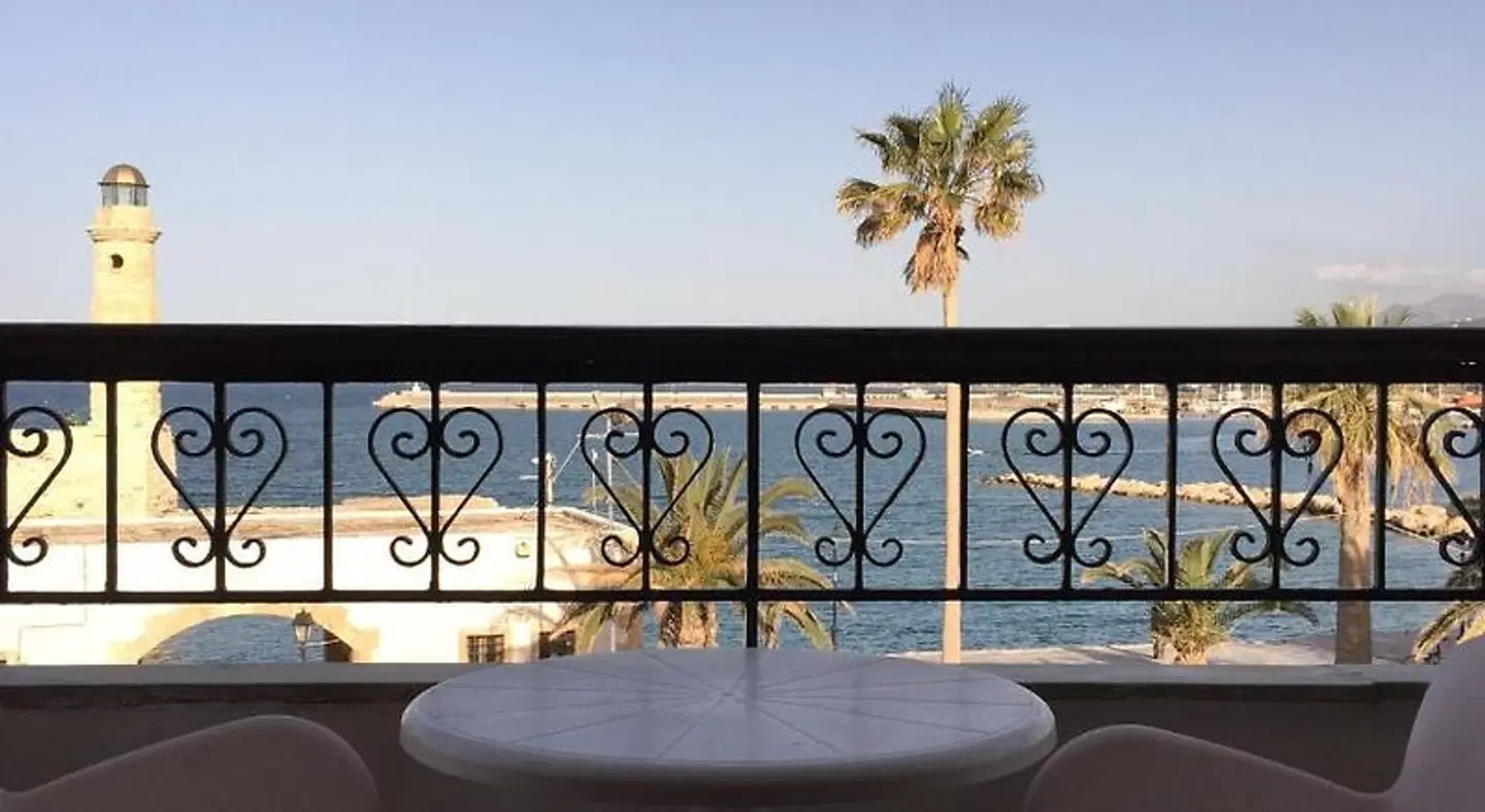 Faros Beach Hotel Terrasse